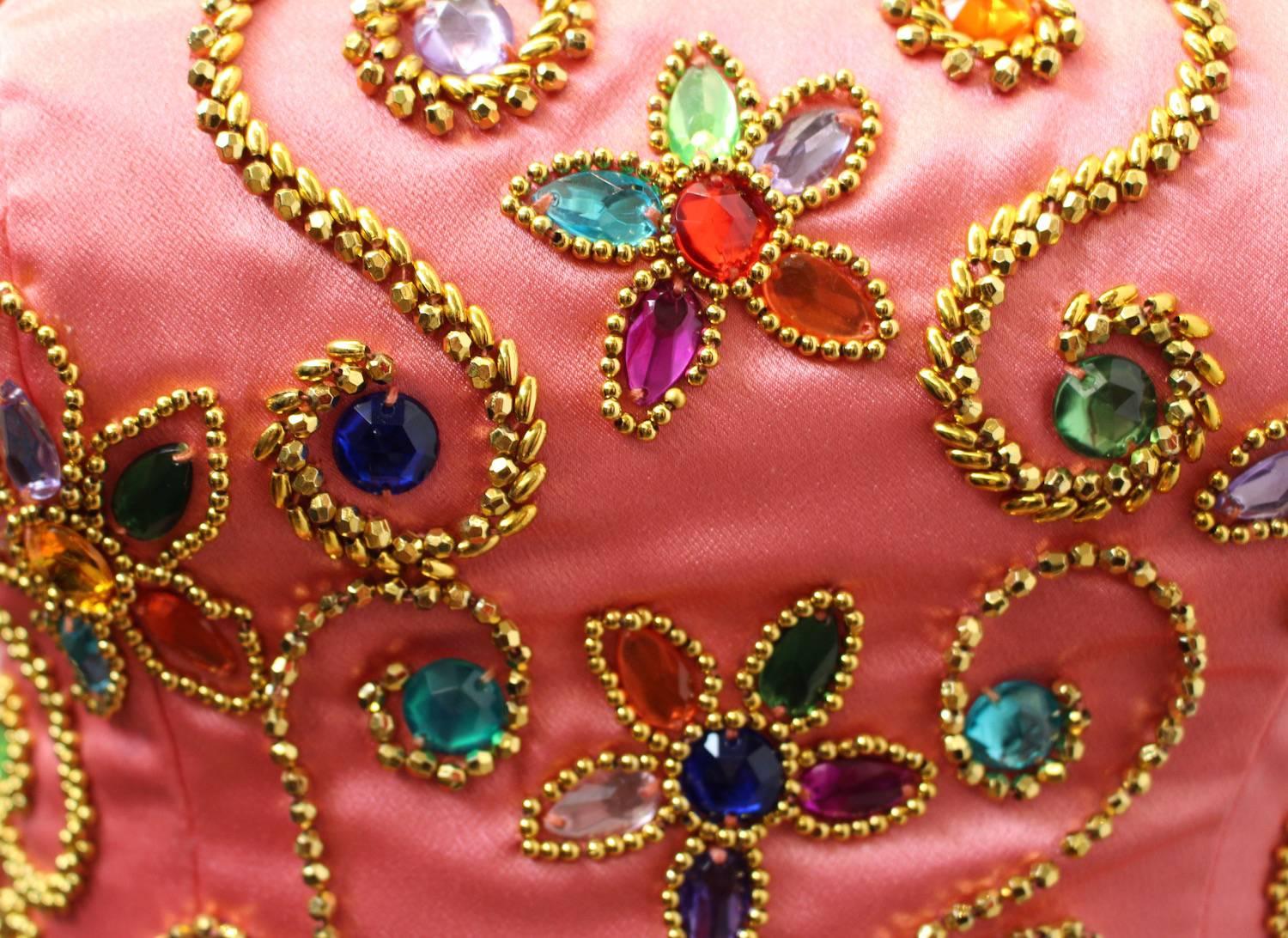 Vestido de noche de satén rosa de los años 60 bordado y con cuentas a mano en Bueno estado para la venta en San Francisco, CA