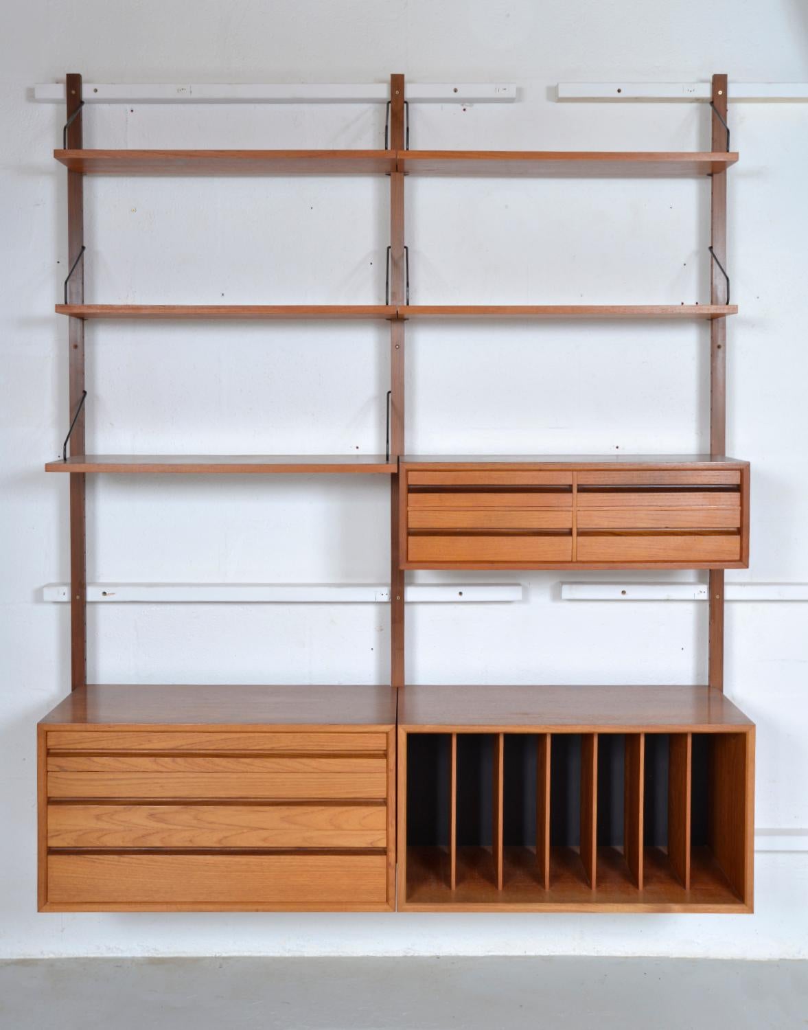 This highly versatile and functional “Royal System” was originally designed by Poul Cadovius in 1948. This useful two-bay teak shelving system has a very clean look and offers a wide variety of storage and display options. The set includes a chest