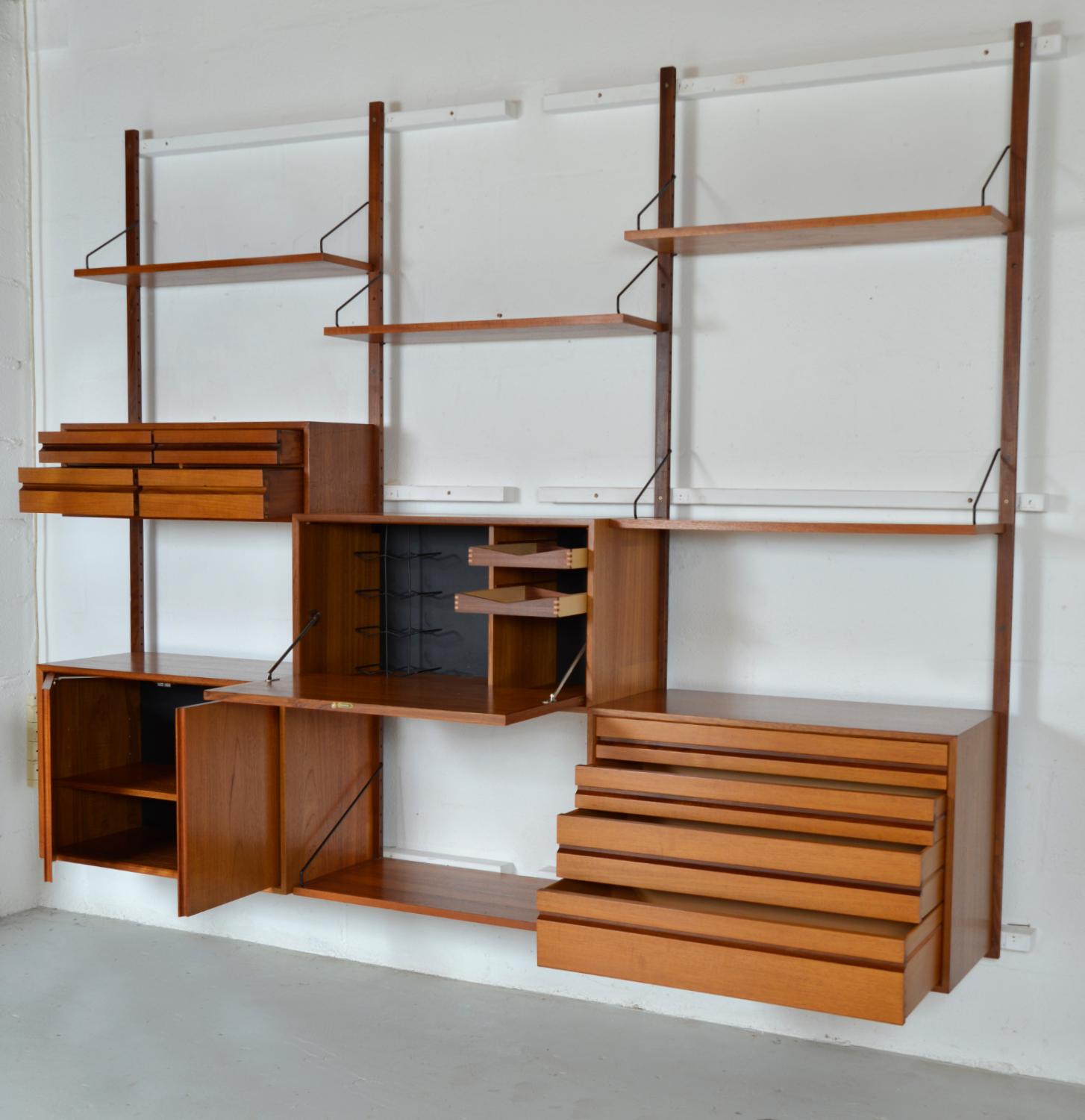 60s Poul Cadovius Modular Teak 3-Bay Danish Royal System Wall Unit Shelving Bar In Good Condition In Sherborne, Dorset