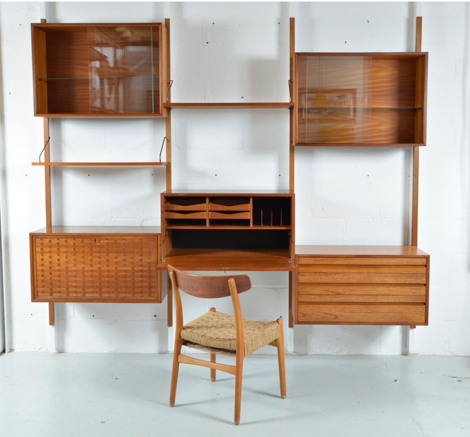 60s Poul Cadovius Modular Teak 3-Bay Danish Royal System Wall Unit Shelving Desk In Good Condition In Sherborne, Dorset