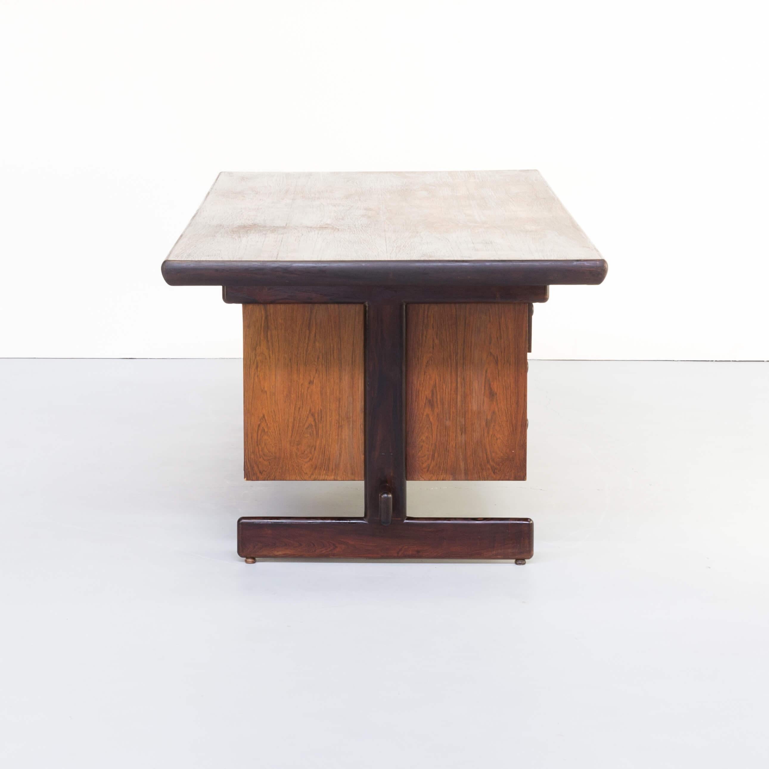 Mid-20th Century Presidential Executive Rosewood Office Desk in the Manor of Serge Rodrigues For Sale