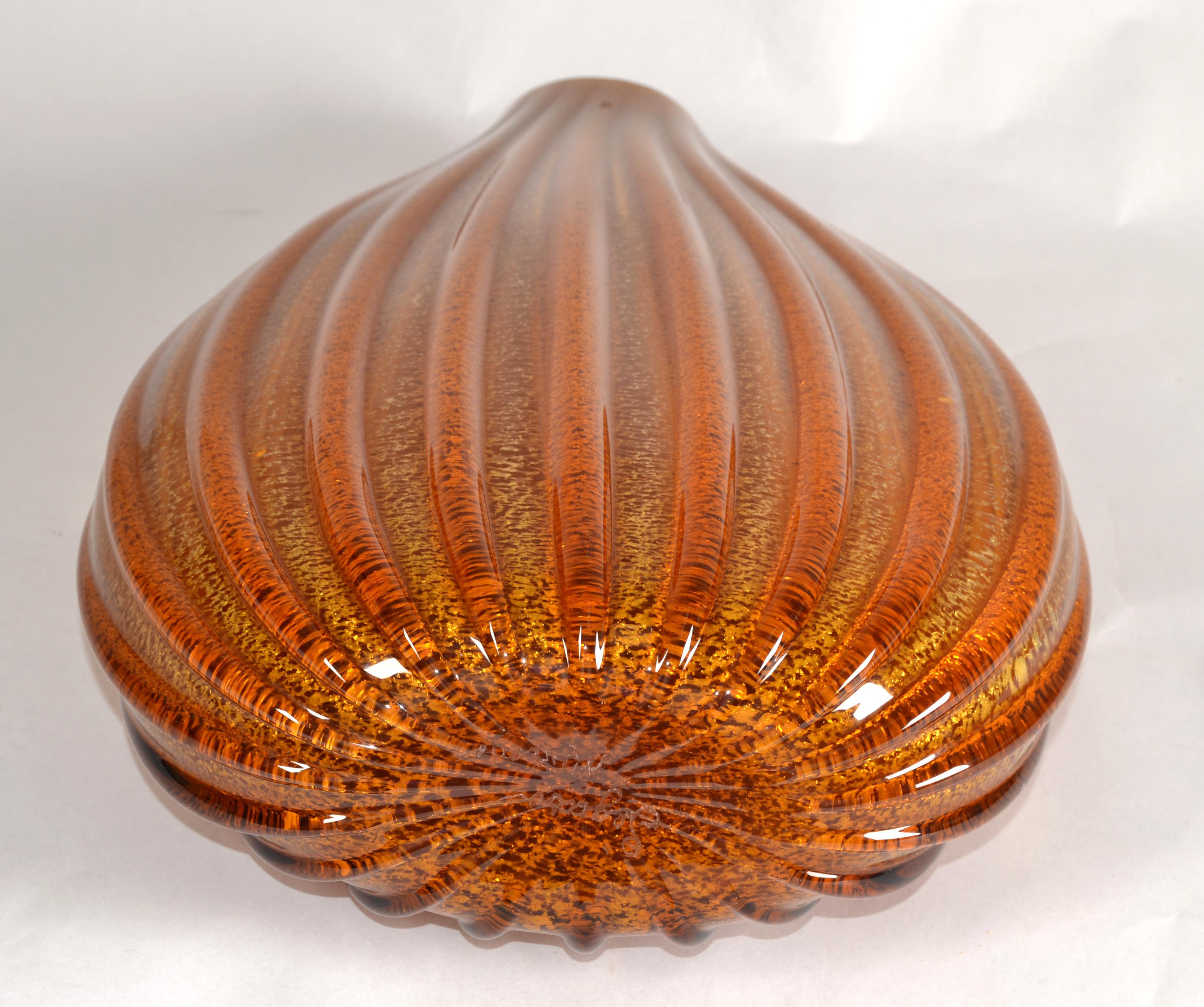 Vaso grande anni '60 di Seguso Murano, soffiato, scanalato e incamiciato d'oro. in vendita 6
