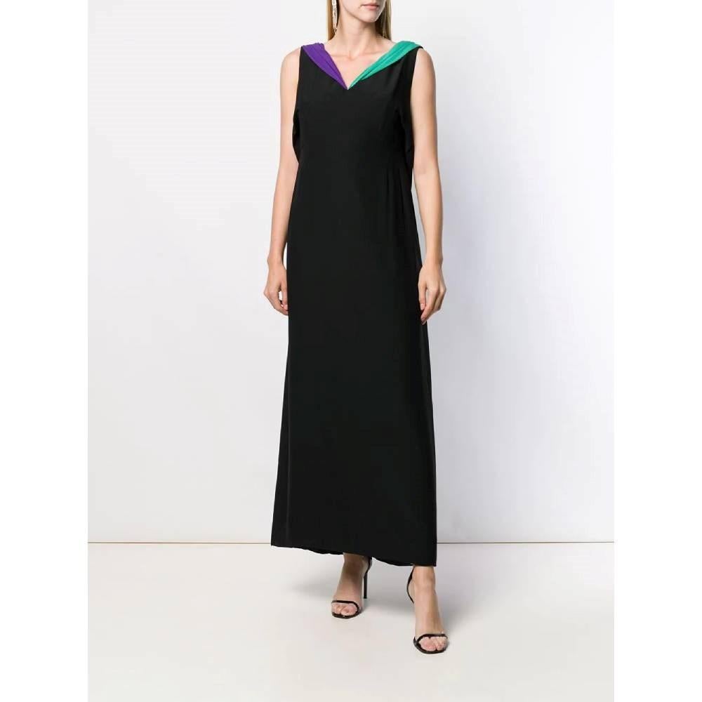 Sorelle Fontana black wool and silk blend dress. V-neck, neckline insert and back purple and green drapery. Back closure with zip and hook.

Size: 48 IT

Flat measurements
Height: 140 cm
Bust: 52 cm
Waist: 43 cm

Product code: A6081

Composition: