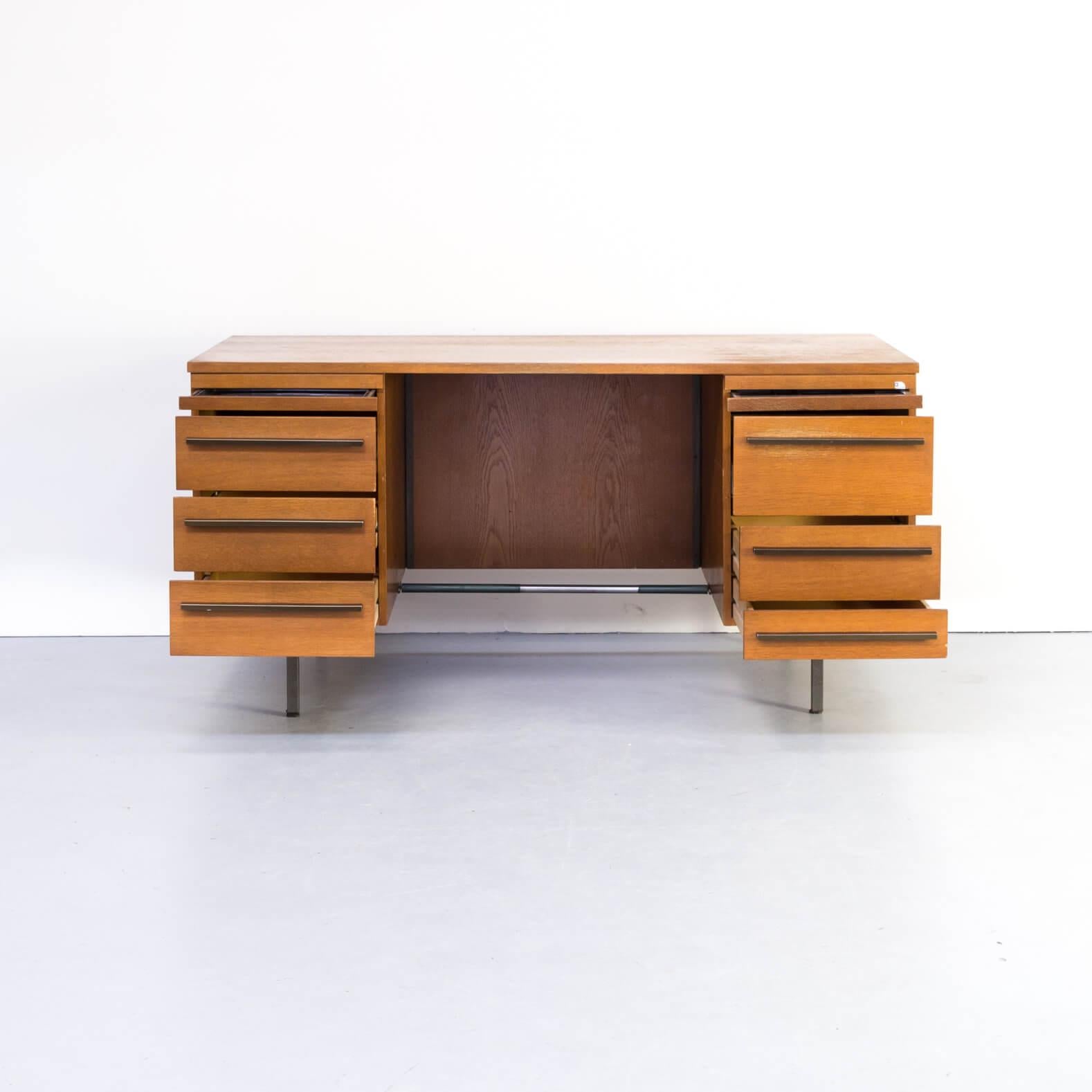Stolzenberg Bürömobel has been circa 1898. Originally, the factory is located in Baden-Oos, the current Baden Baden, an area in southern Germany near Stuttgard where many high-quality factories in the field of furniture construction originated.