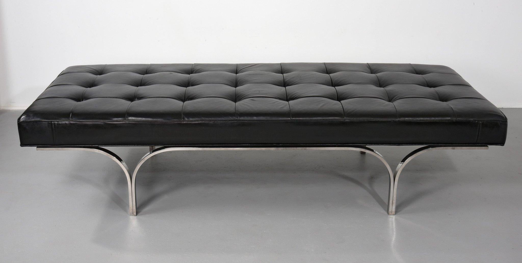Philharmonic bench by Erwine and Estelle Laverne circa 1961. Made in the USA by Laverne Originals. Original tufted black leather and stainless steel in great vintage condition. Minor age-related wear. 

Erwine and Estelle Laverne were a