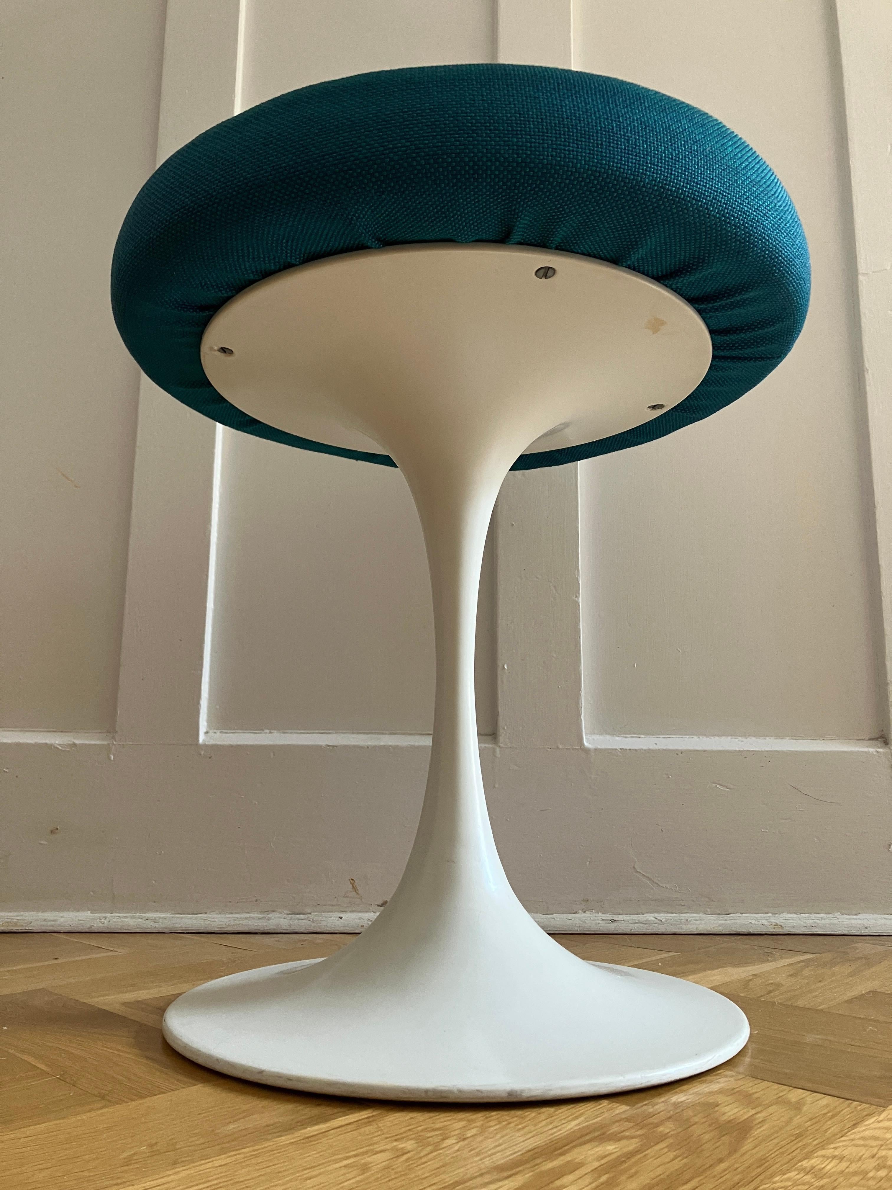 Fatto a macchina Sgabello Tulip Chair degli anni '60 di Maurice Burke per Arkana in vendita