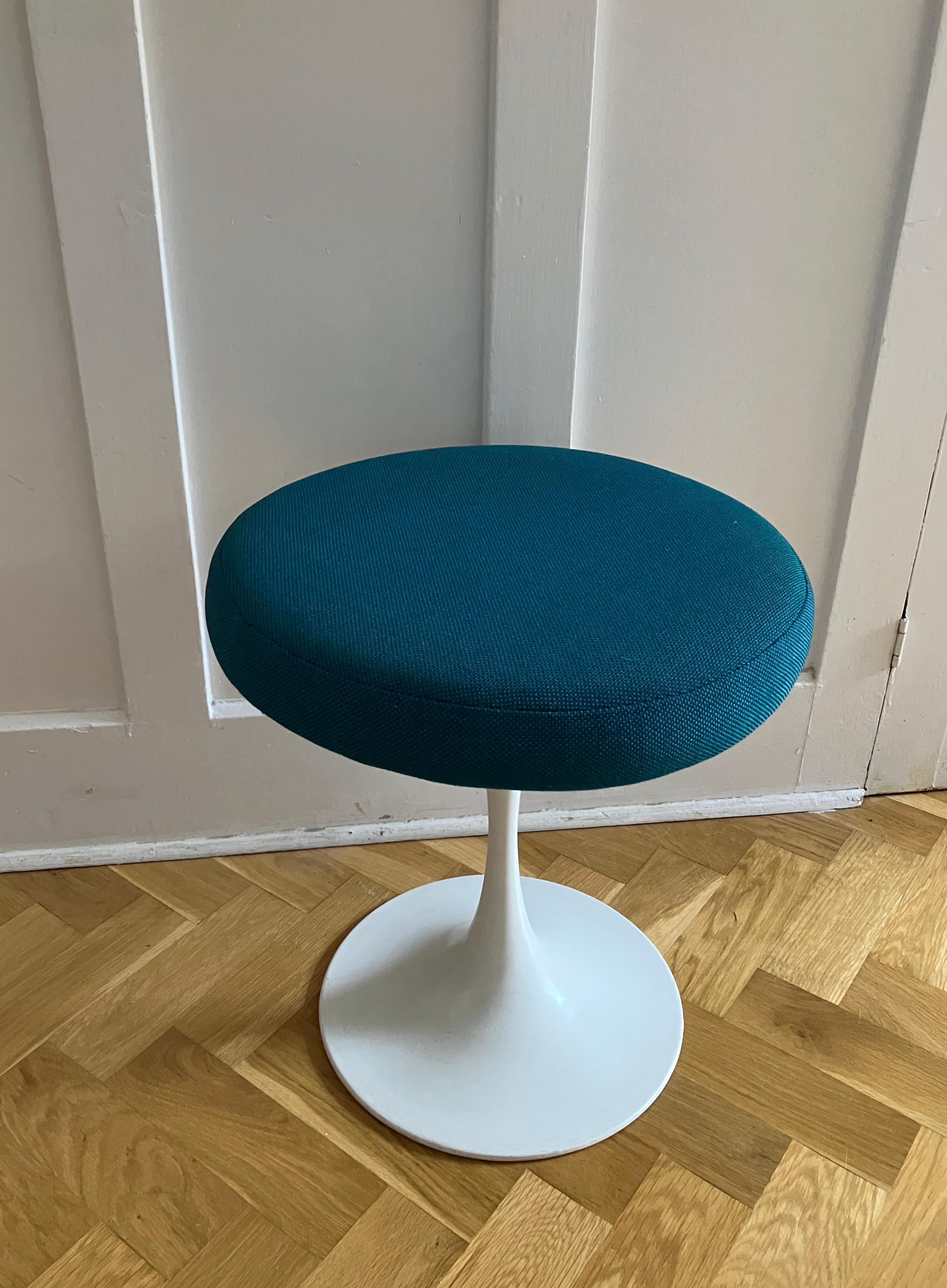 Ferro battuto Sgabello Tulip Chair degli anni '60 di Maurice Burke per Arkana in vendita