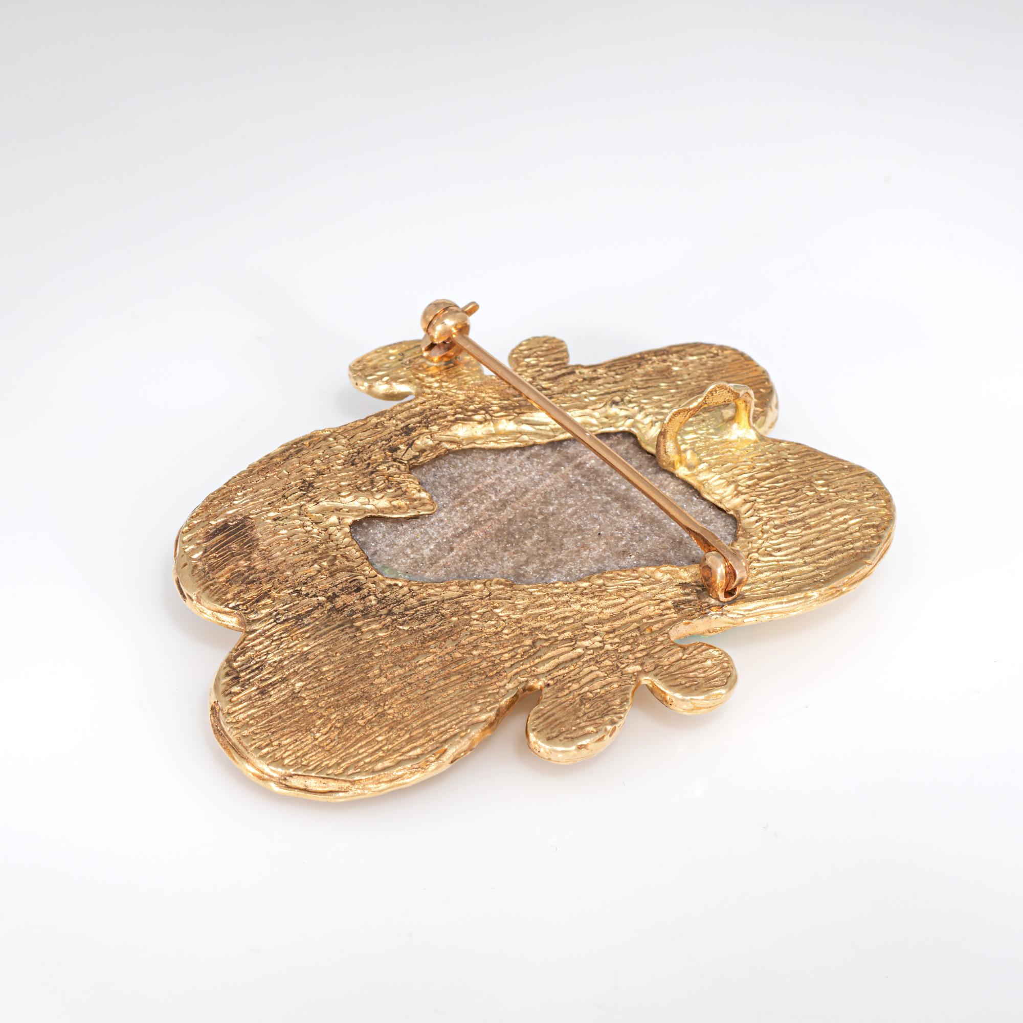 Cabochon Ciondolo Opale Cameo intagliato anni '60 in oro giallo 14k Spilla Estate Jewelry in vendita