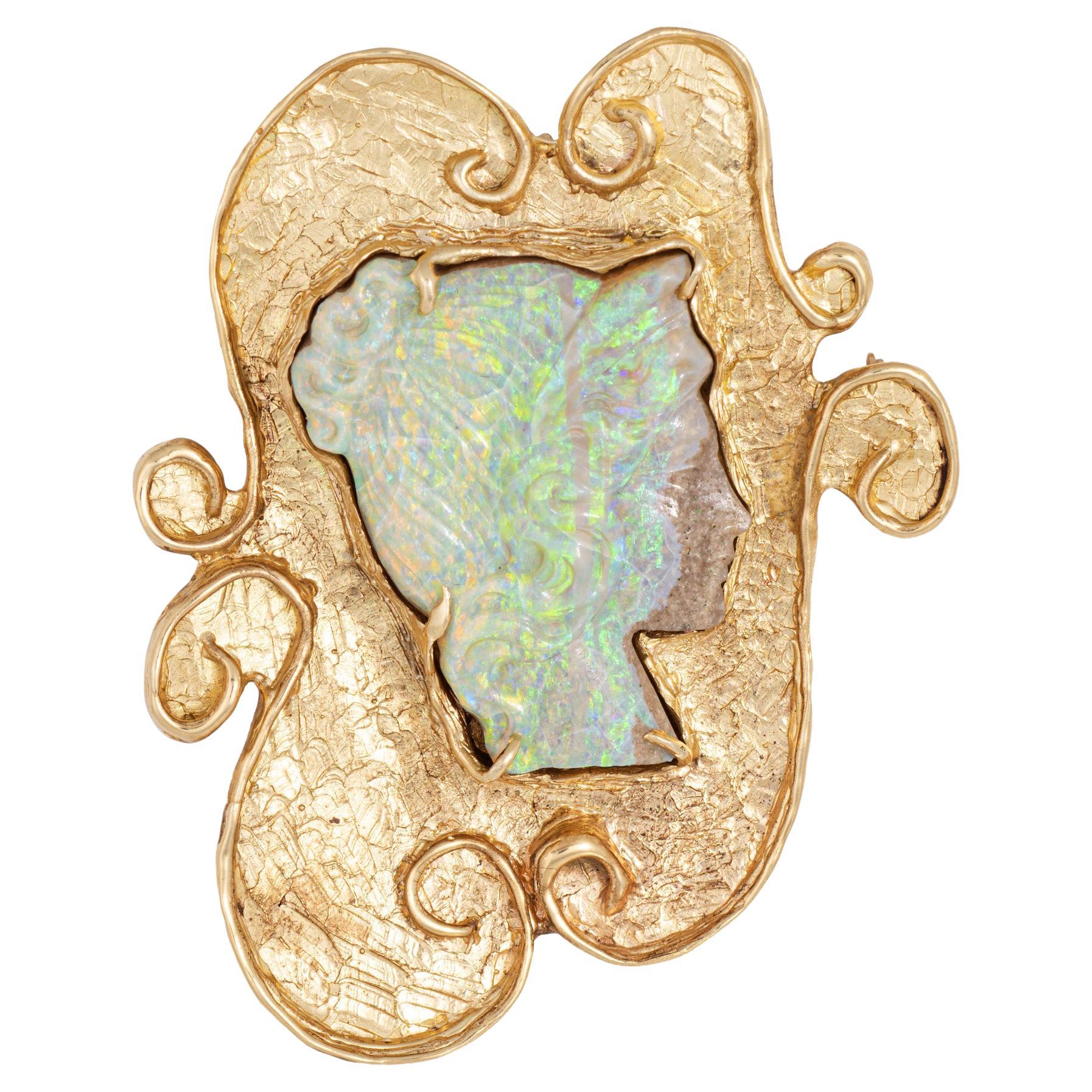 Ciondolo Opale Cameo intagliato anni '60 in oro giallo 14k Spilla Estate Jewelry in vendita