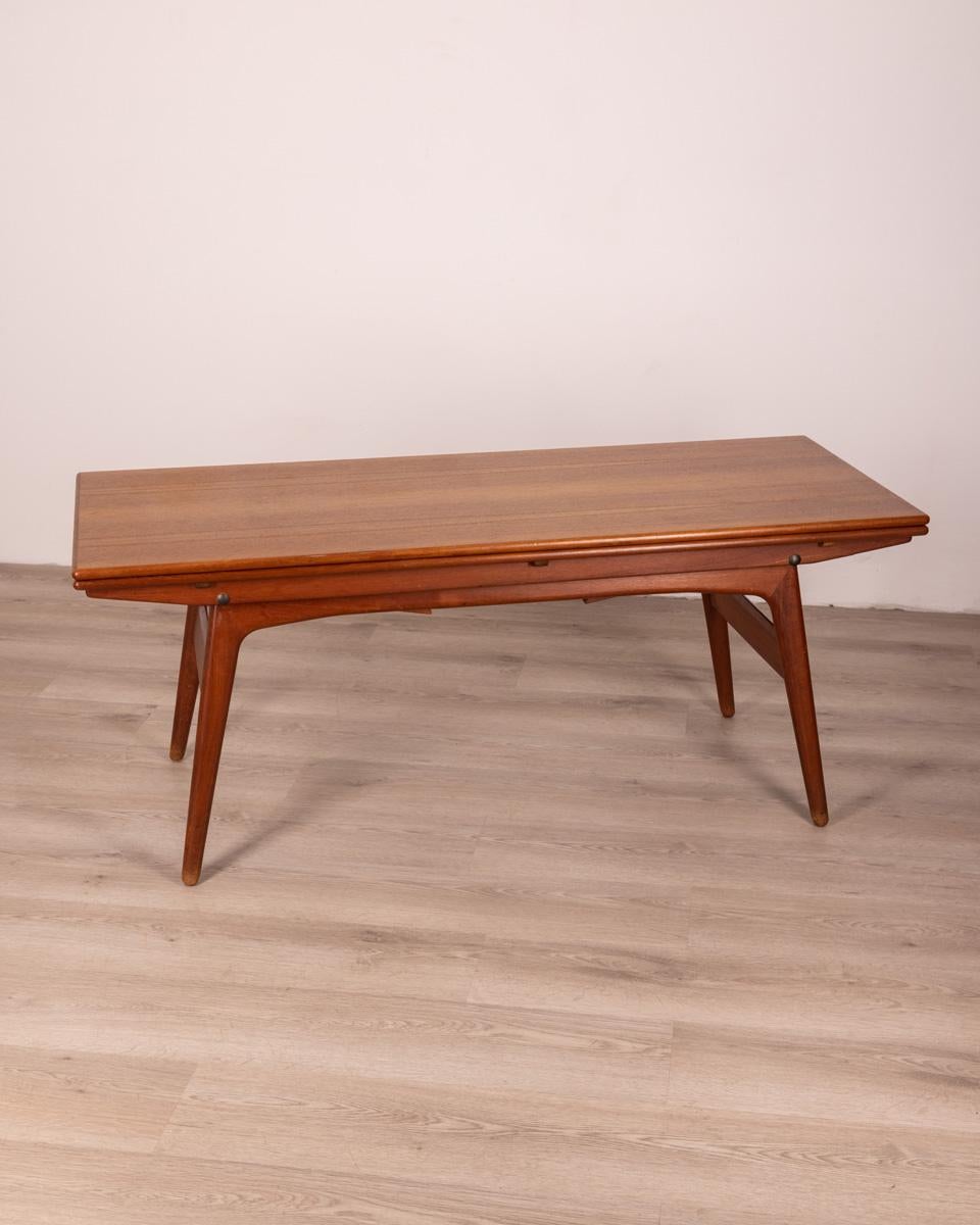1960s Vintage Copenhagen Coffee Table in Teak Wood Danish Design For Sale 4