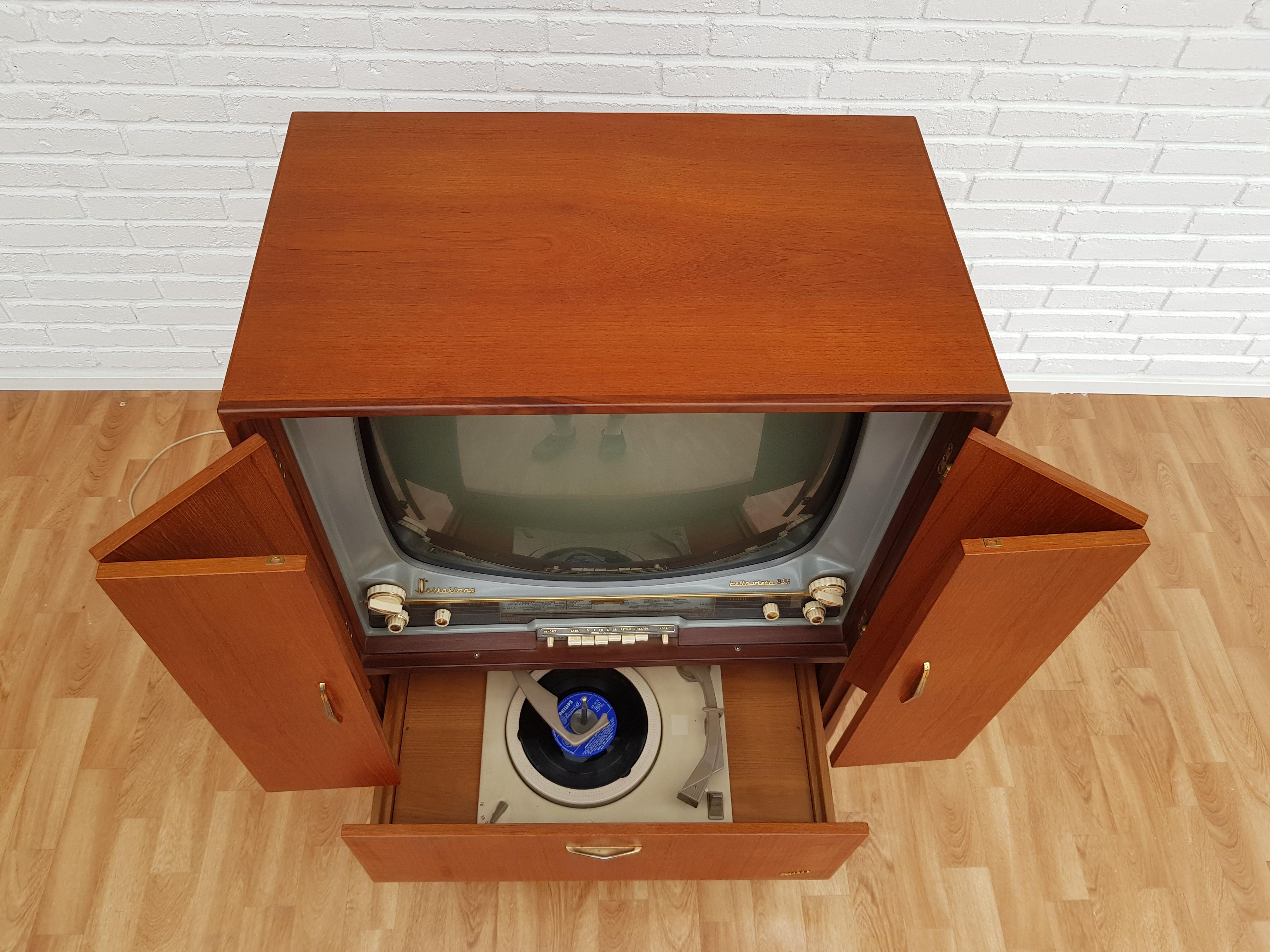 Anni '60, mobile danese vintage per TV, grammofono, radio, Eltra Bella Vista, legno di teak in vendita 2