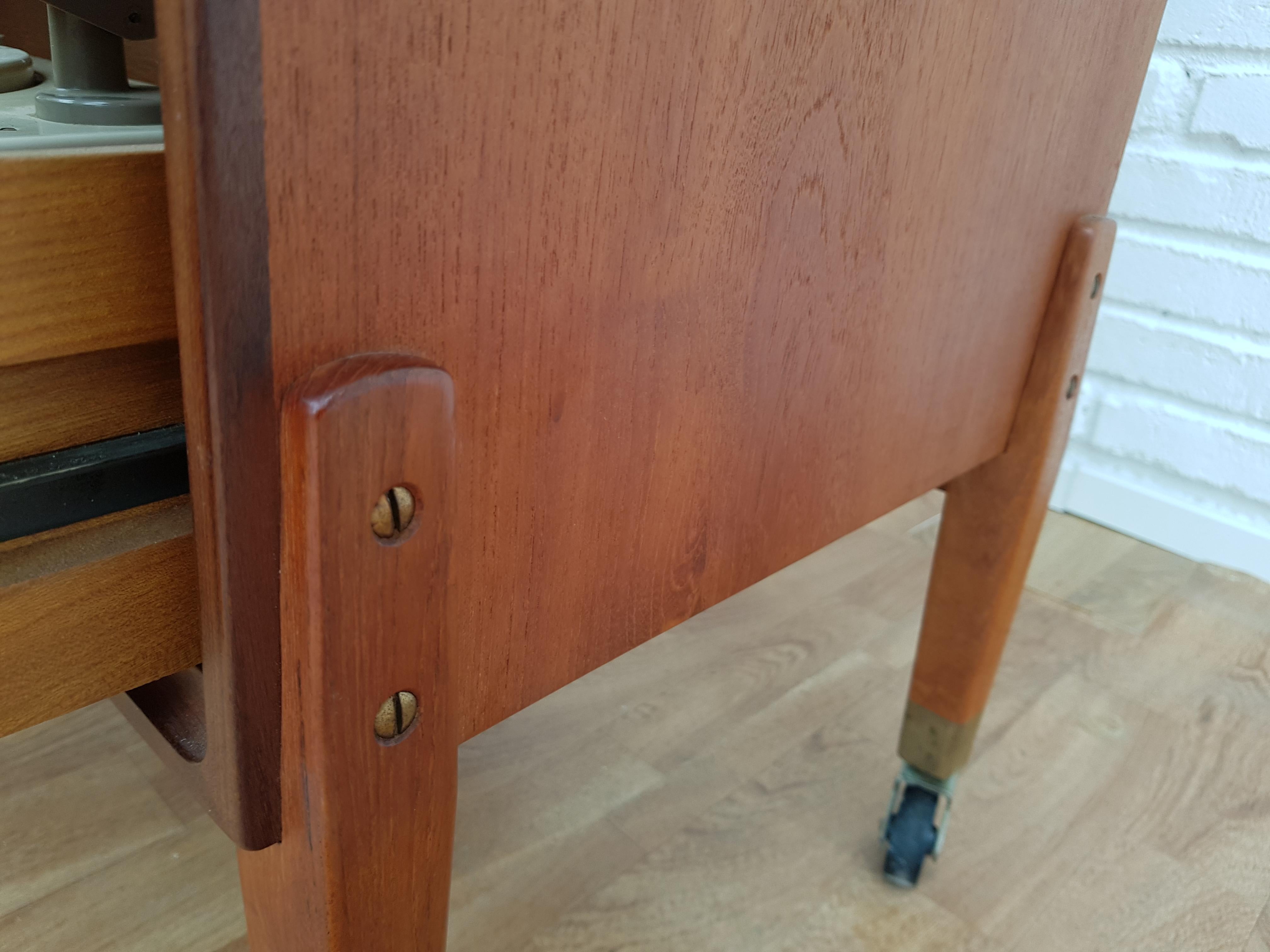 Anni '60, mobile danese vintage per TV, grammofono, radio, Eltra Bella Vista, legno di teak in vendita 4