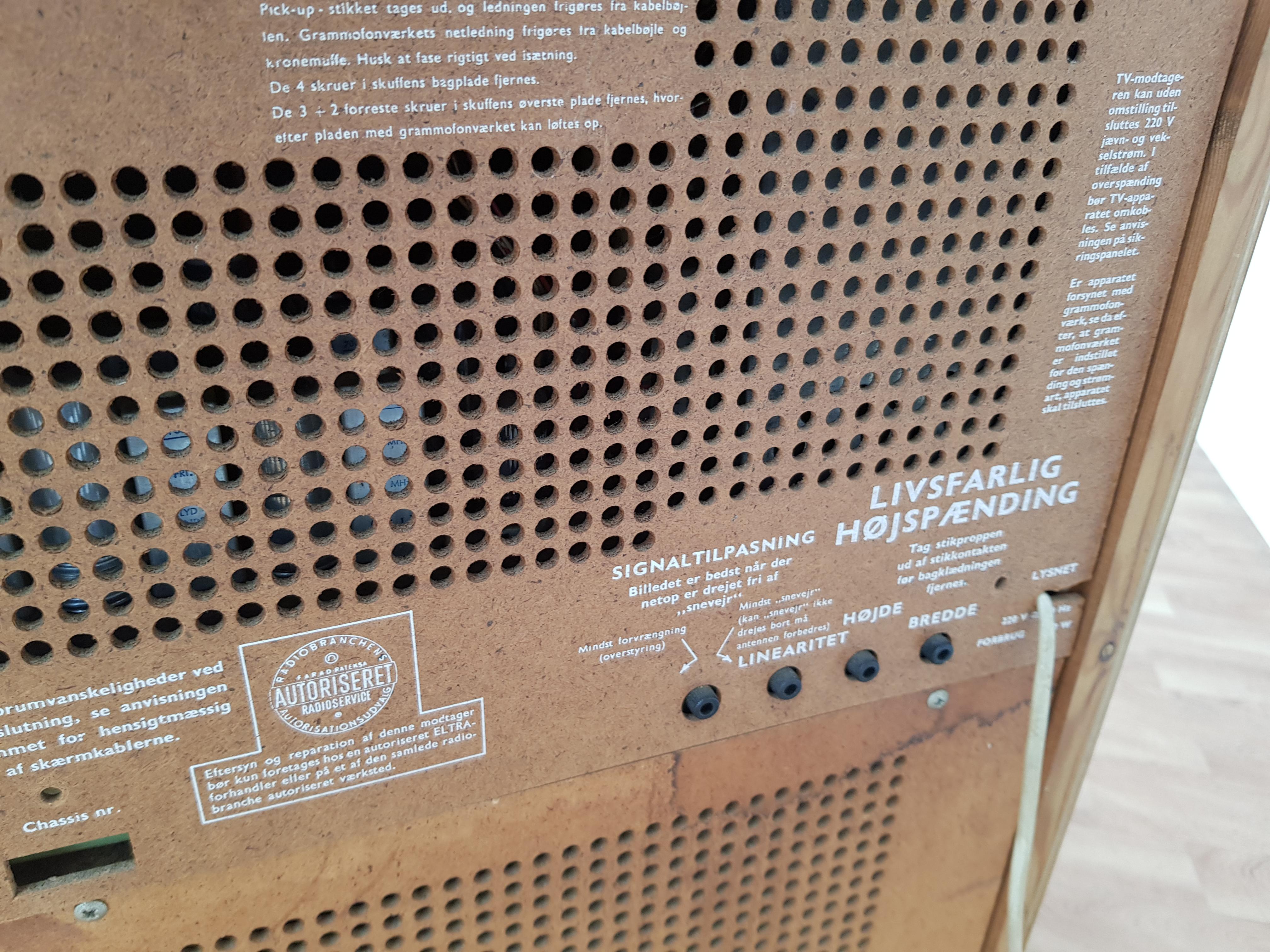 Anni '60, mobile danese vintage per TV, grammofono, radio, Eltra Bella Vista, legno di teak in vendita 10