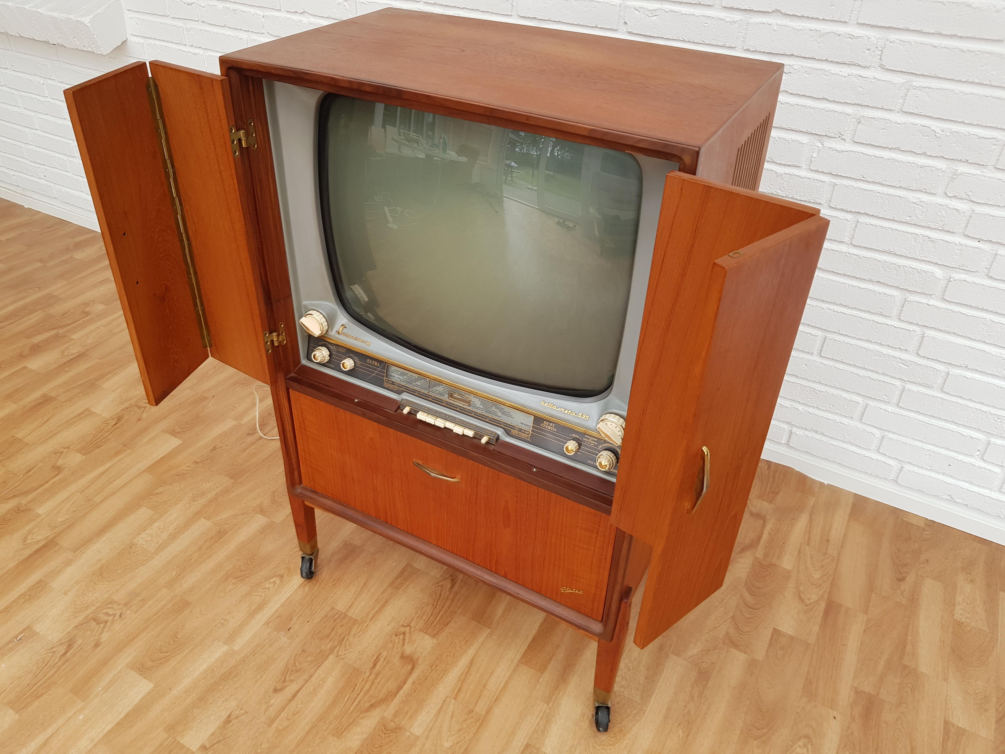 Scandinave moderne Armoire-TV danoise vintage, grammophone, radio, Eltra Bella Vista, bois de teck, années 60 en vente