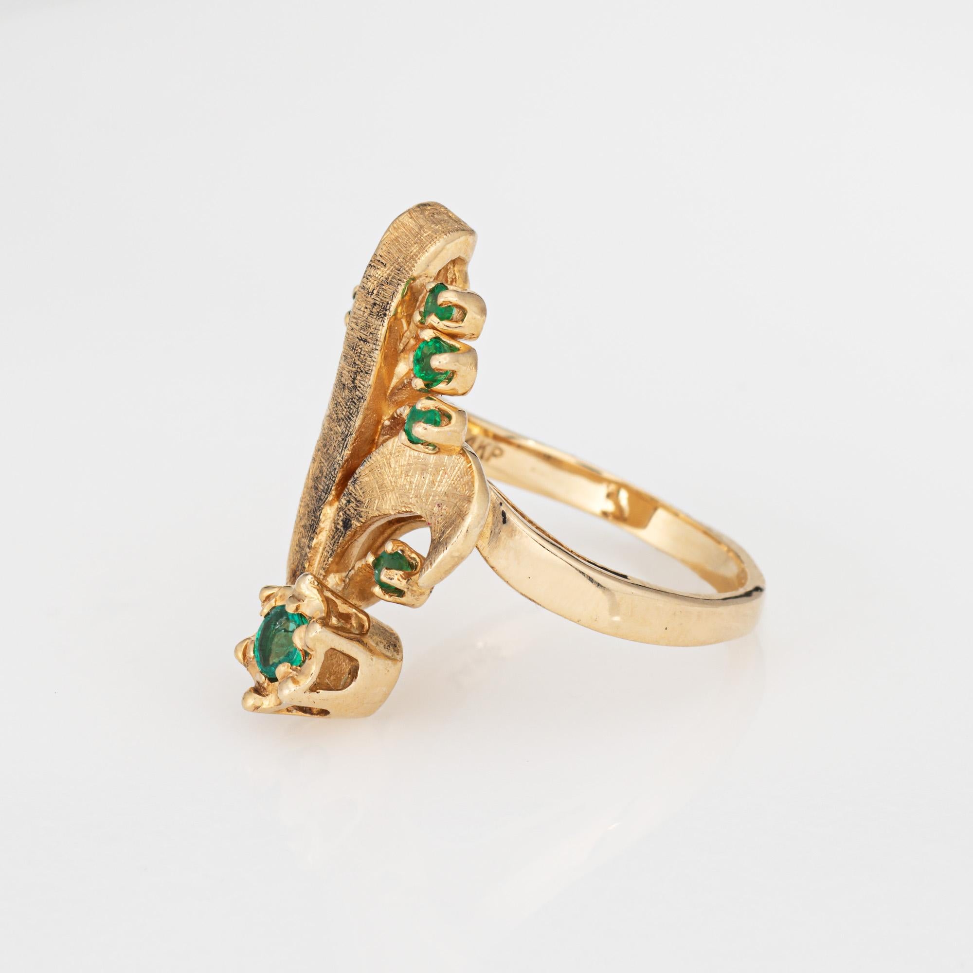 60s Vintage Smaragd Scroll Ring Sz 6 14k Gold Band Cocktail Fine Jewelry (Rundschliff) im Angebot