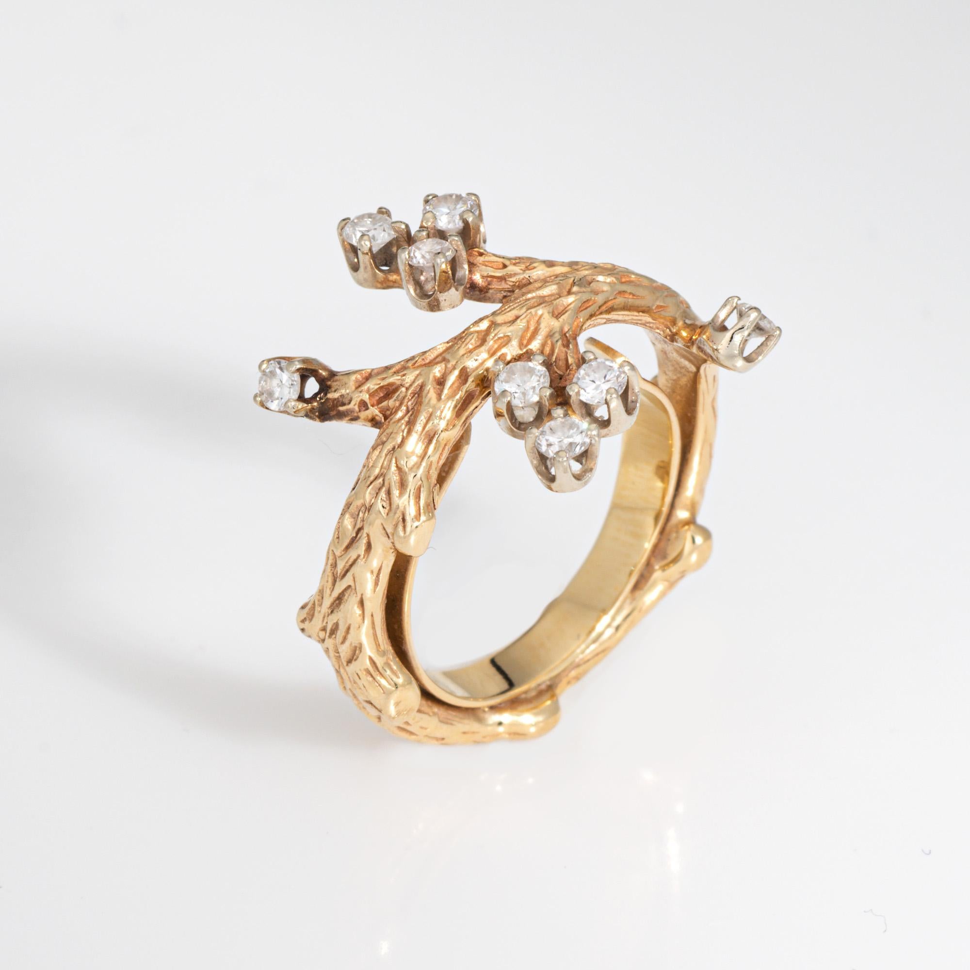 Elegante anello vintage con ramo di diamante (circa anni '60) realizzato in oro giallo 14 carati. 

I diamanti ammontano a circa 0,35 carati (con una purezza stimata di colore H-I VS2-SI1). 

Ispirato alla Nature, l'anello mette in evidenza un ramo