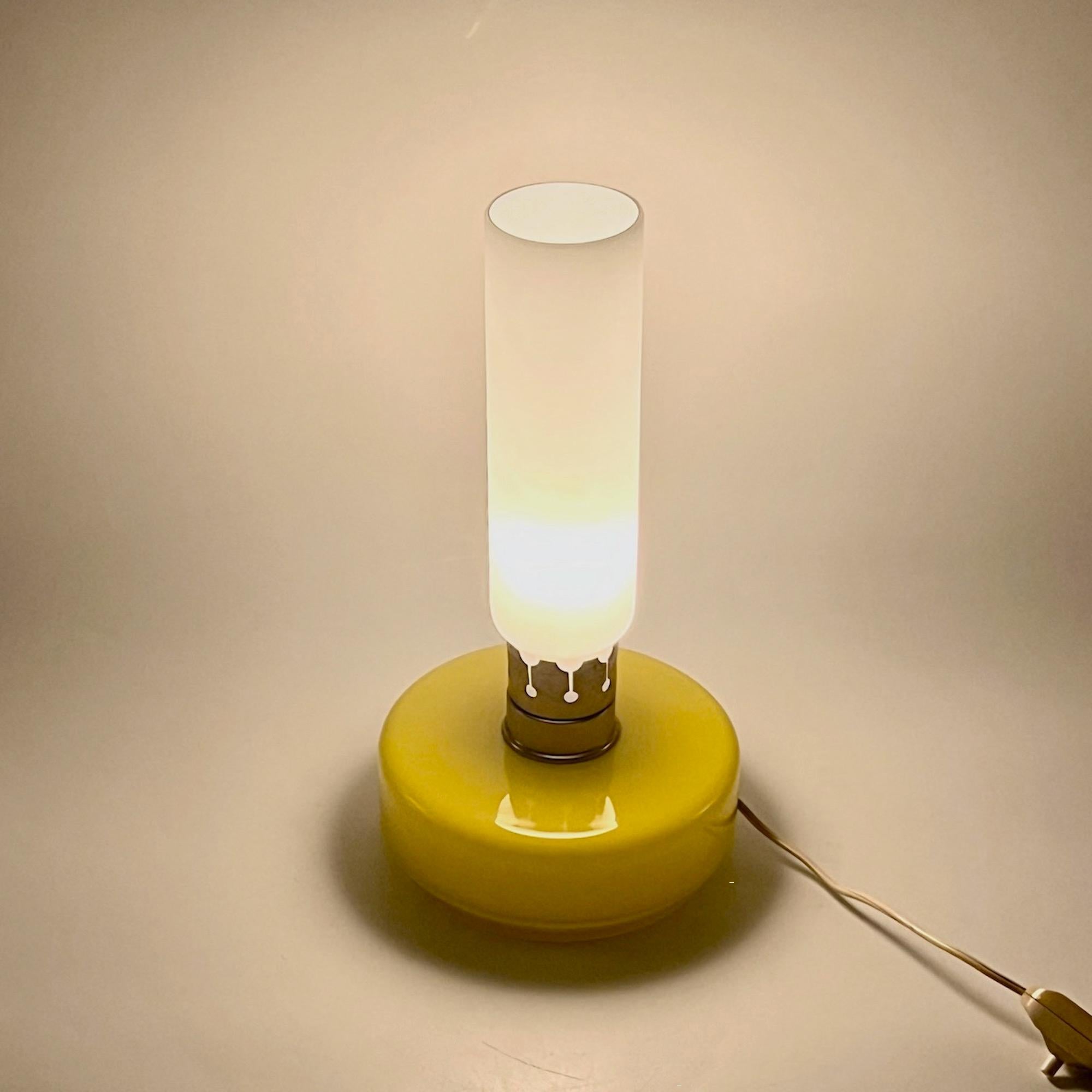 60s Vintage Yellow Glass Lamp with Satin-Finished Shade and Golden Metal Details In Good Condition In San Benedetto Del Tronto, IT