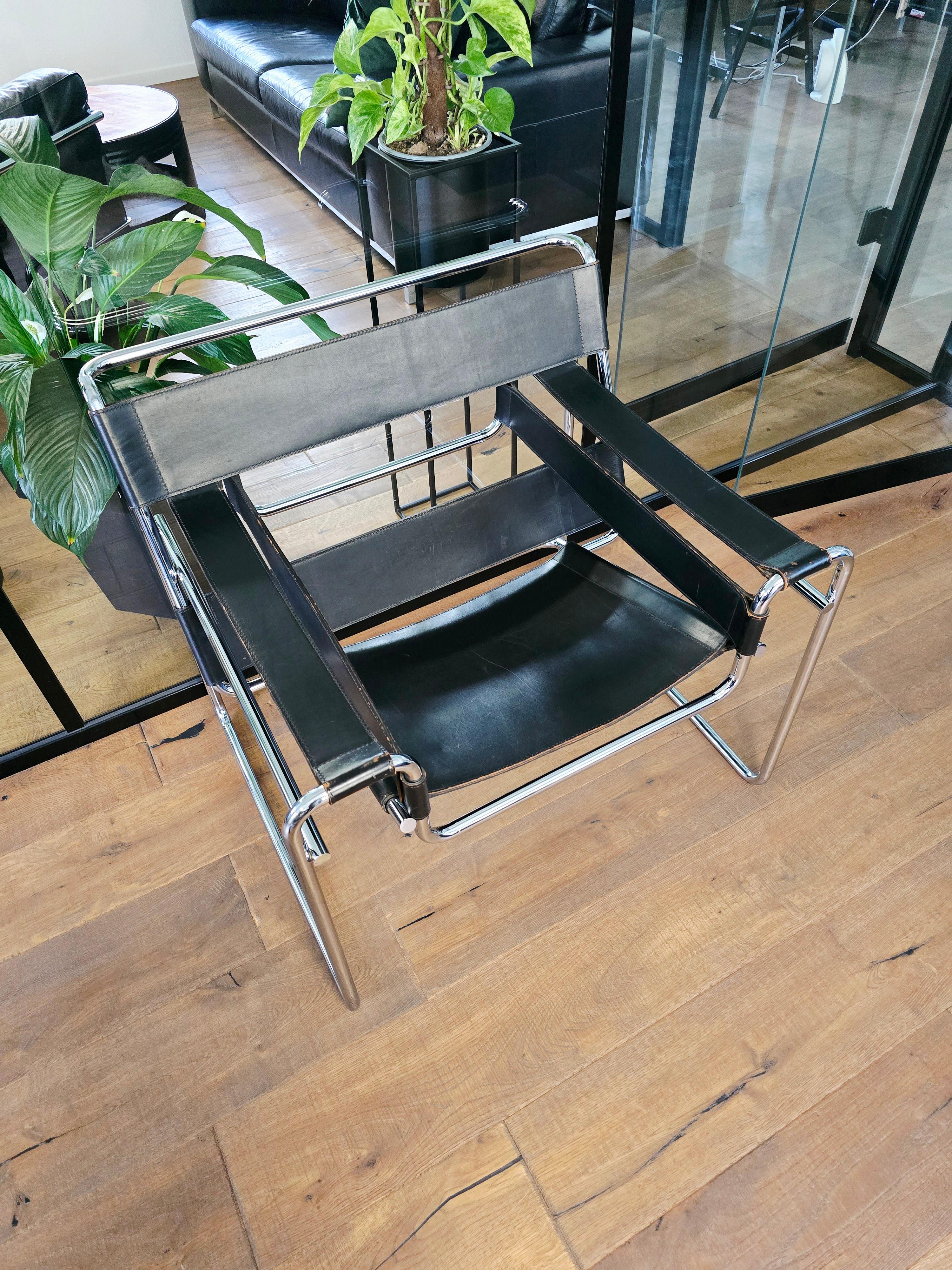 Eine wahre Ikone des Designs des 20. Jahrhunderts - dieser originale Wassily Chair (Modell B3), der 1925-26 von Marcel Breuer entworfen und in den 1960er Jahren von Gavina (Italien) hergestellt wurde, ist ein seltenes und begehrtes Stück Geschichte