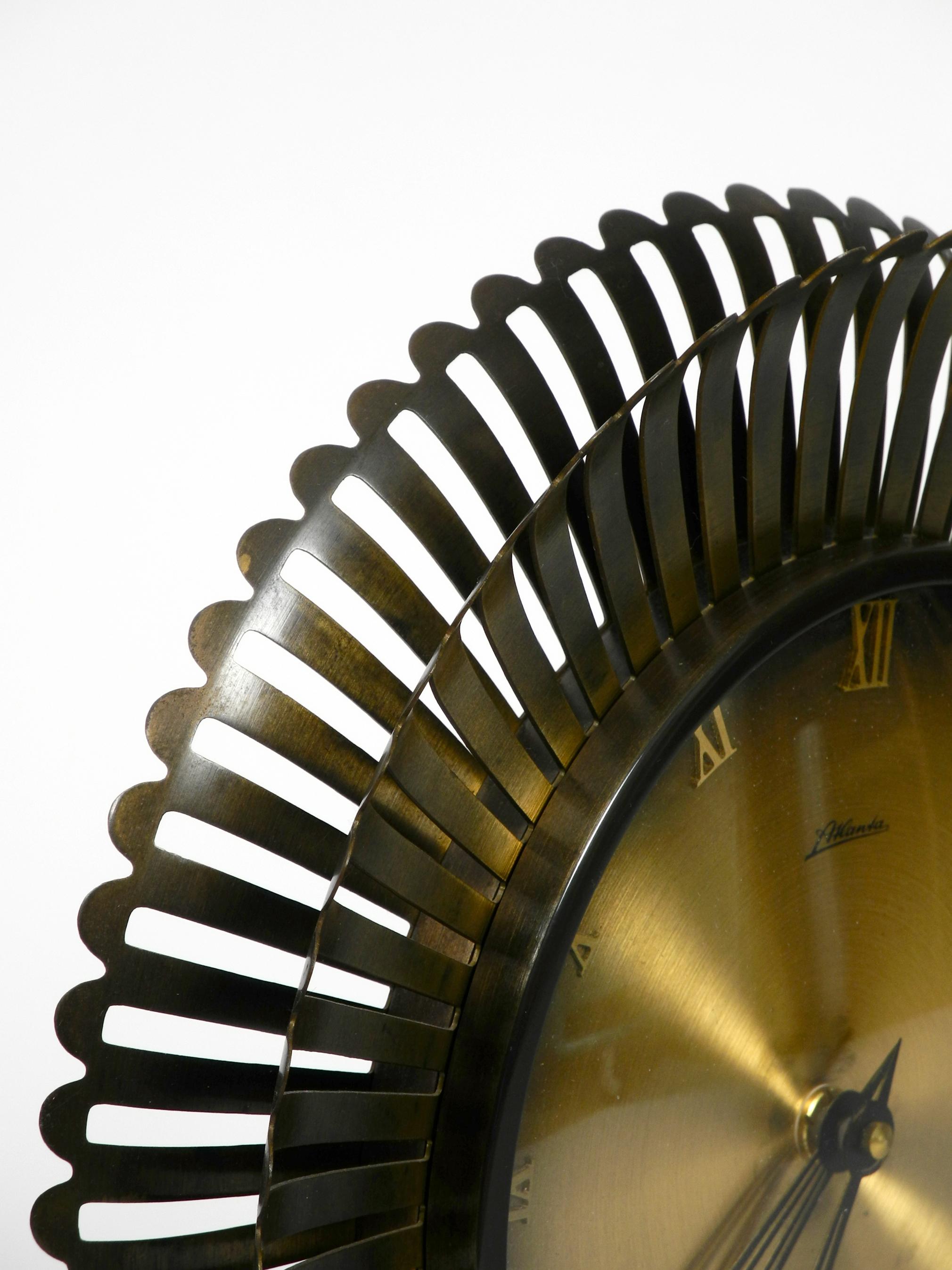 1960s Extra Large Brass Atlanta Universe Sunburst Table Clock In Good Condition In München, DE