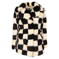 Cappotto in pelliccia di volpe anni '60 di Yves Saint Laurent con motivo a scacchi bianchi e neri
