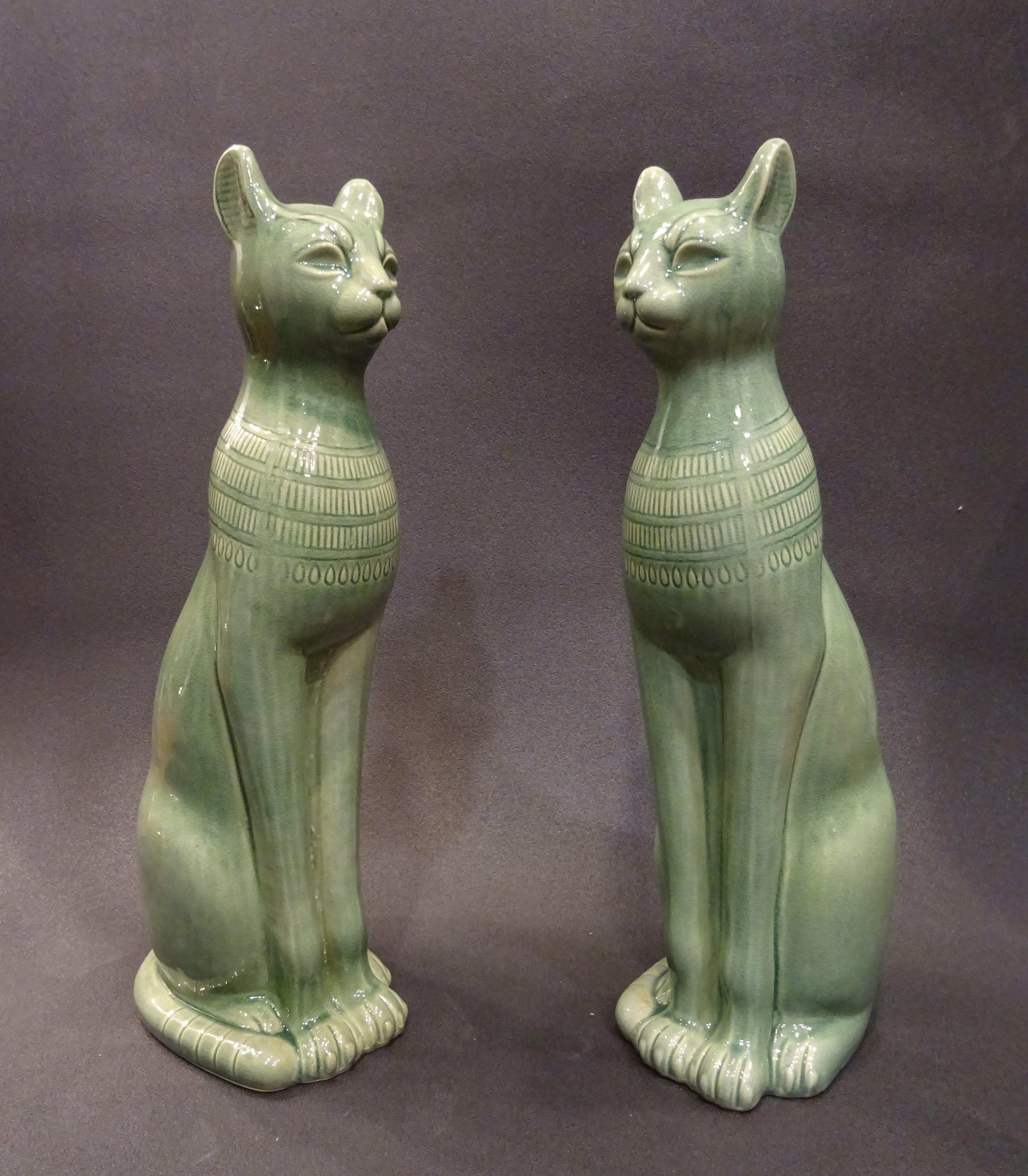 Amazing couple of Italian cats with Egyptian bearing and hieratic attitude, very refined and elegance sculptures in an extraordinary and beautiful celadon color, giving them a unique oriental touch.
They are very difficult pieces to find and very