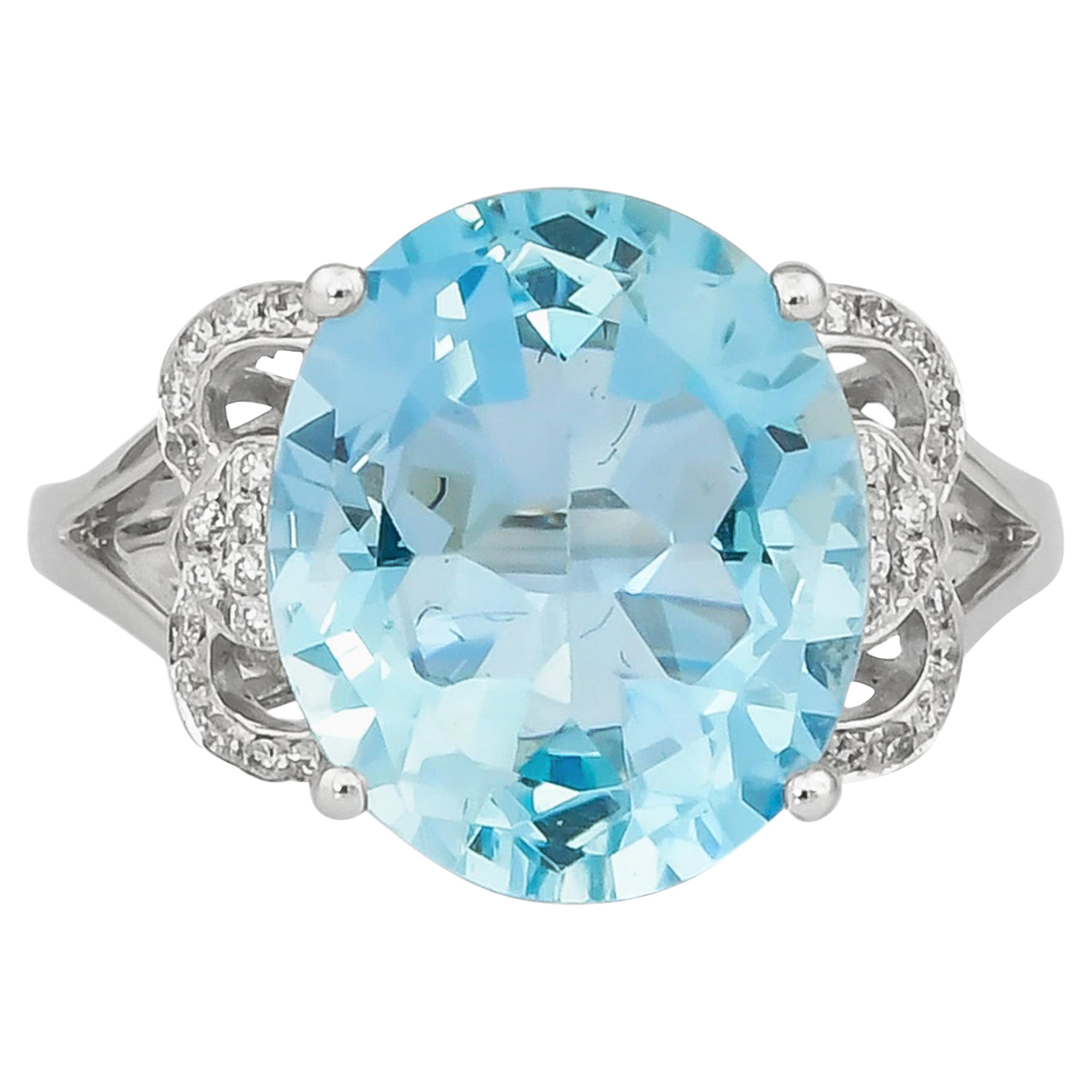 Sunita Nahata Aquamarine 6.10ct. Fancy Ring in 18K White Gold with Diamond.