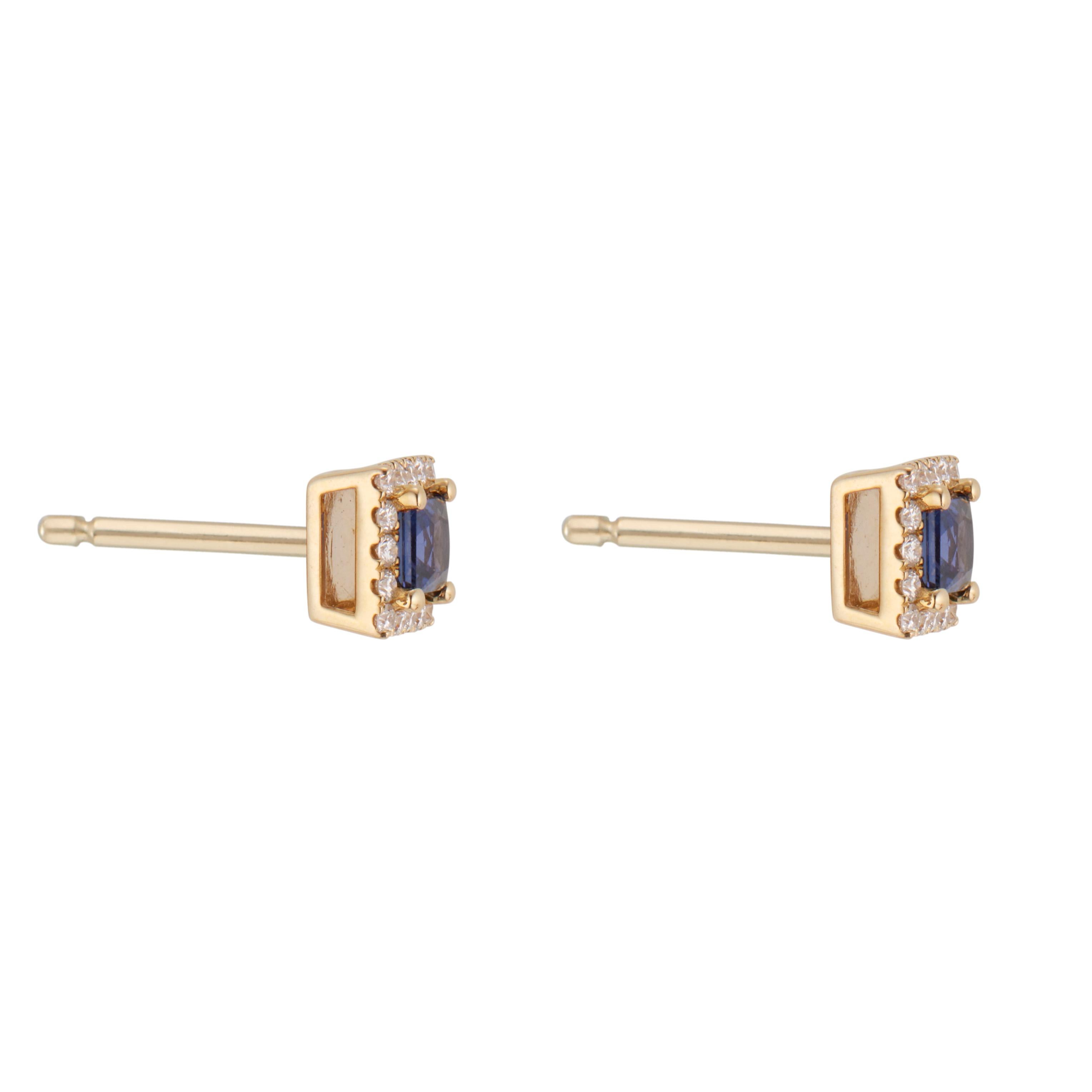 .61 Carat Blue Square Sapphire Diamond Halo Yellow Gold Stud Earrings In Excellent Condition For Sale In Stamford, CT