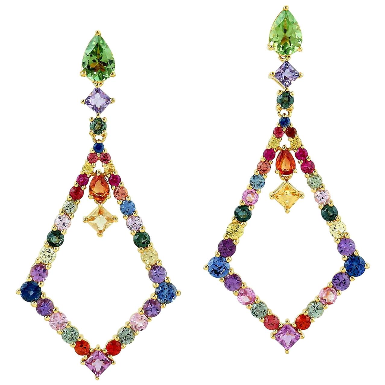 Boucles d'oreilles en forme de cerf-volant en or 18 carats avec tourmaline et saphirs multicolores de 6,1 carats