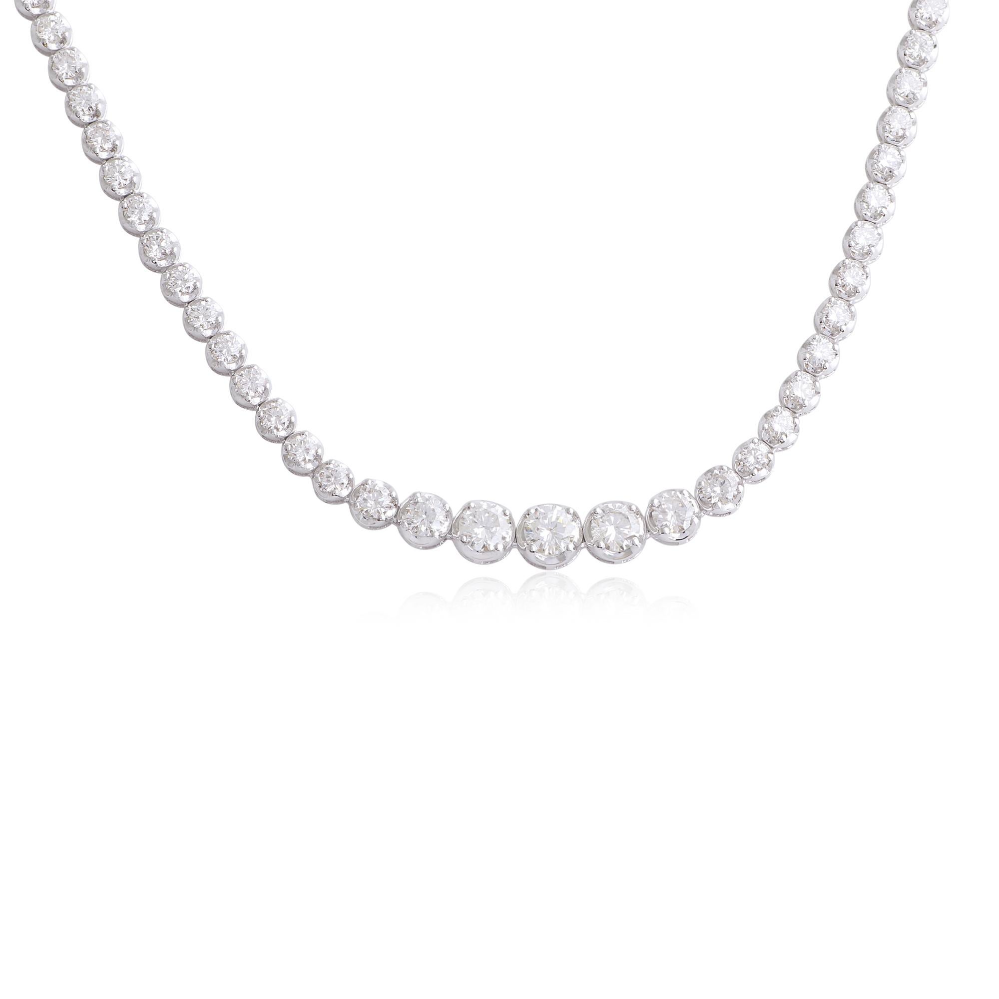 The highlight of this necklace is the exquisite chain adorned with dazzling diamonds. With a total weight of 6.1 carats, the diamonds exhibit SI clarity and HI color classification, ensuring exceptional transparency and a radiant, bright white