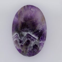 61 Karat, Ovaler Amethyst-Cabochon, Chevron-Amethyst