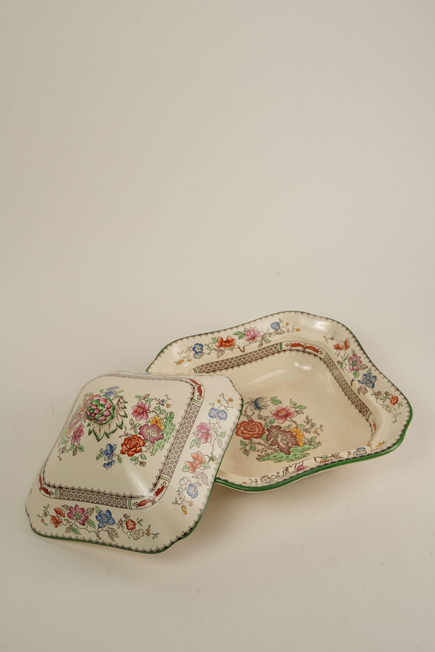 British 61-piece Spode Chinese Rose Pattern Dinner Service For Sale