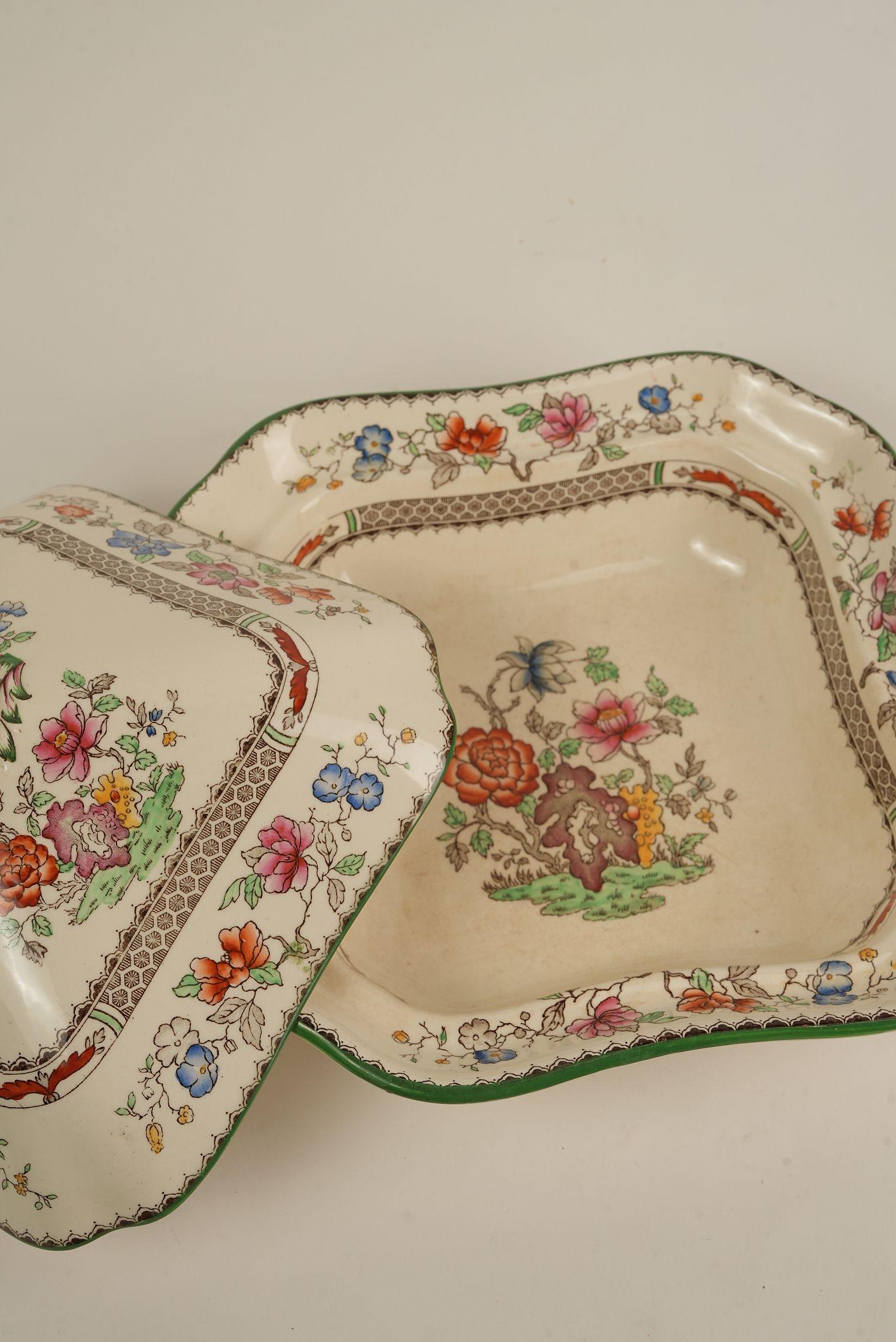 Hand-Painted 61-piece Spode Chinese Rose Pattern Dinner Service For Sale