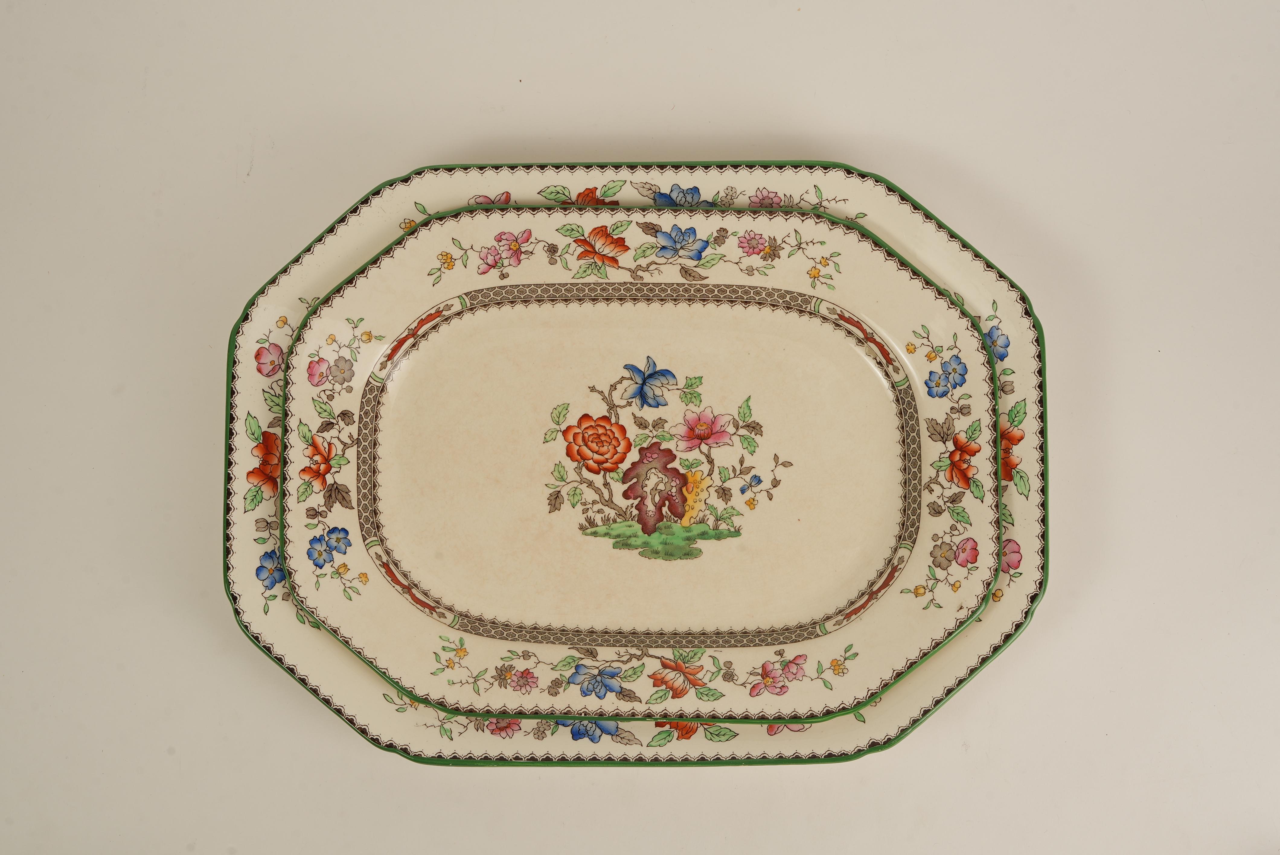 61-teiliges Tafelservice mit chinesischem Rosenmuster von Spode (Frühes 20. Jahrhundert) im Angebot