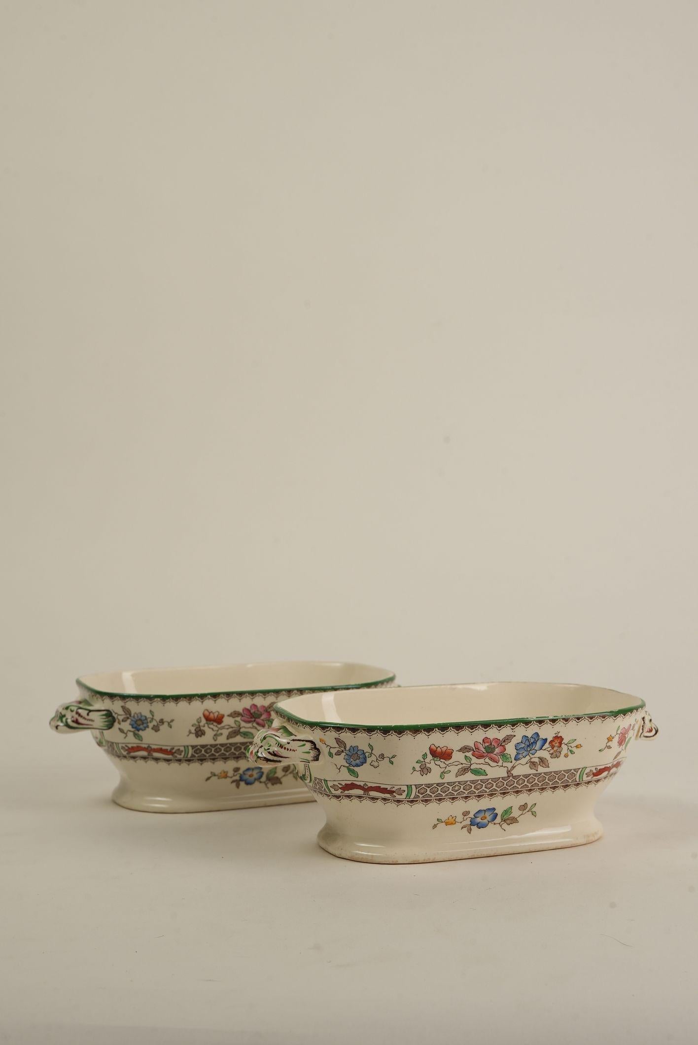 Ceramic 61-piece Spode Chinese Rose Pattern Dinner Service For Sale