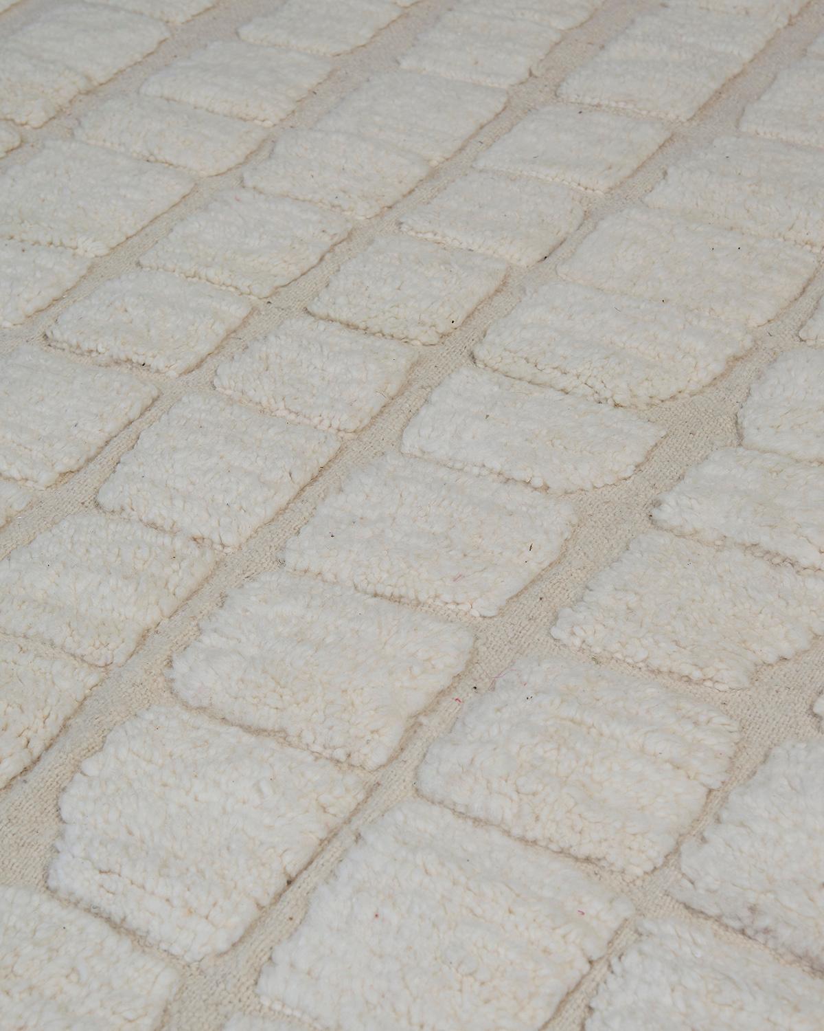 6’1” x 9’7.5” Columba Ivory Handmade Moroccan Wool Beni Ouarain Rug In New Condition For Sale In Livingston Manor, NY