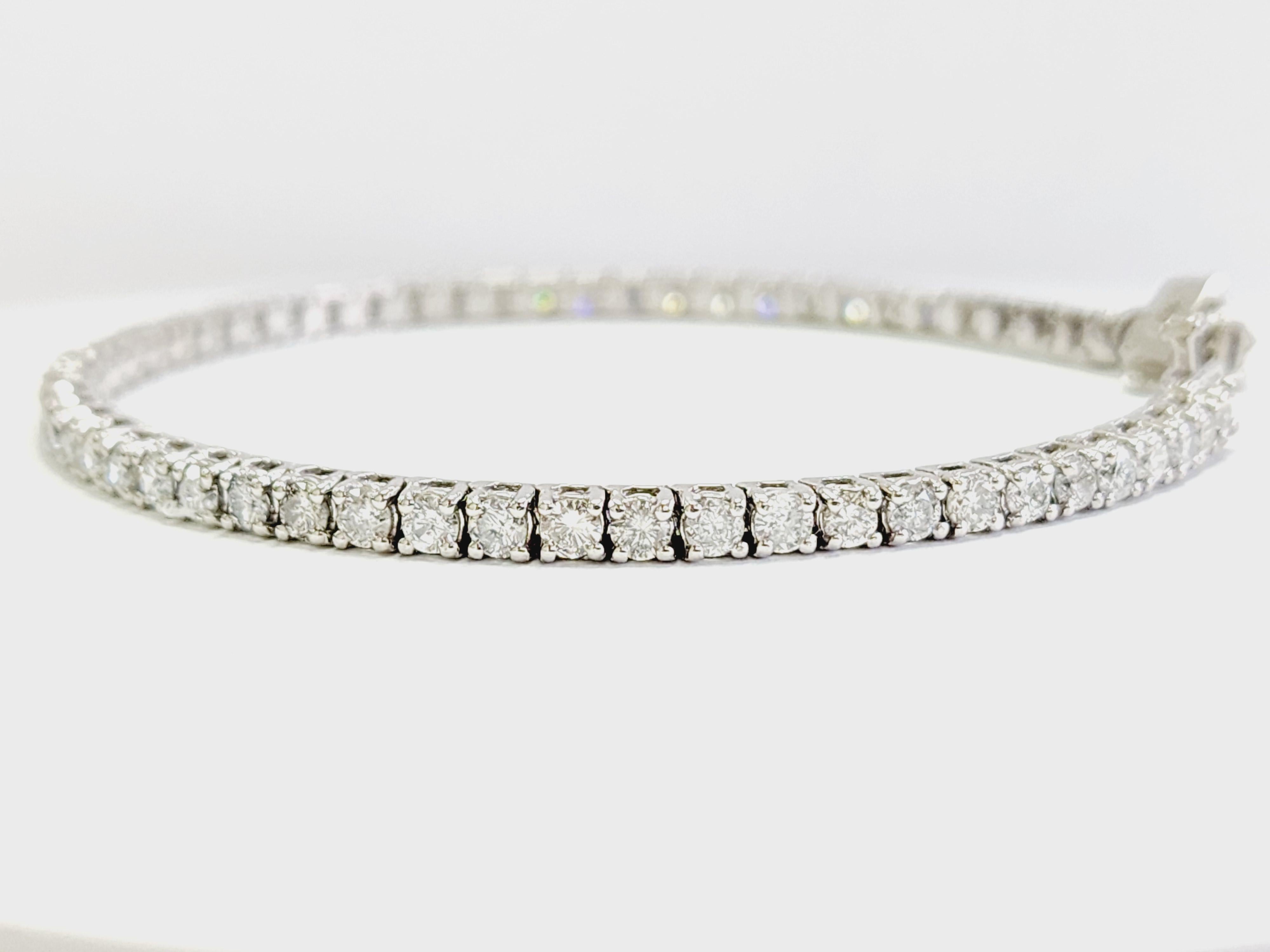 Modern 6.10 Carat Natural Diamond Tennis Bracelet in 14 Karat White Gold