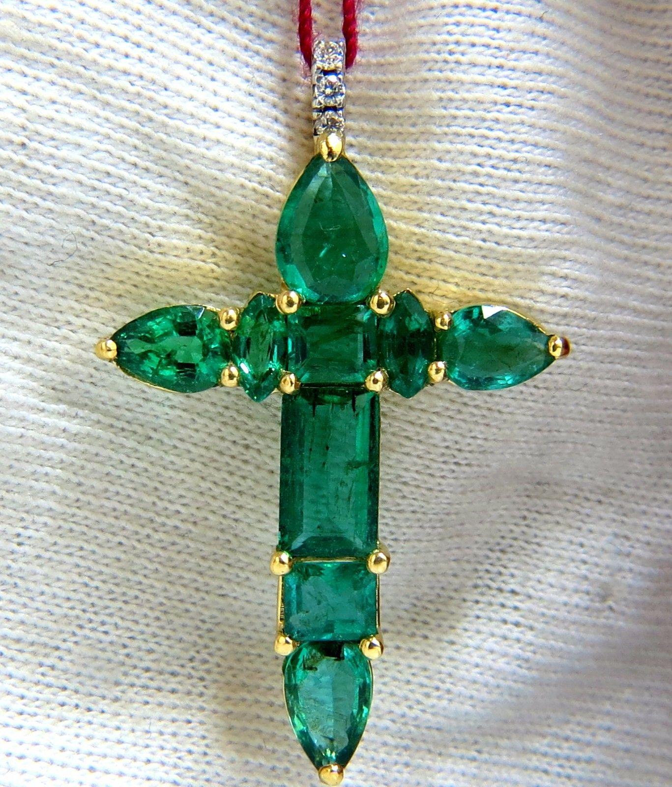 6.10 Carat Natural Emeralds Diamond Cross 18 Karat In New Condition In New York, NY