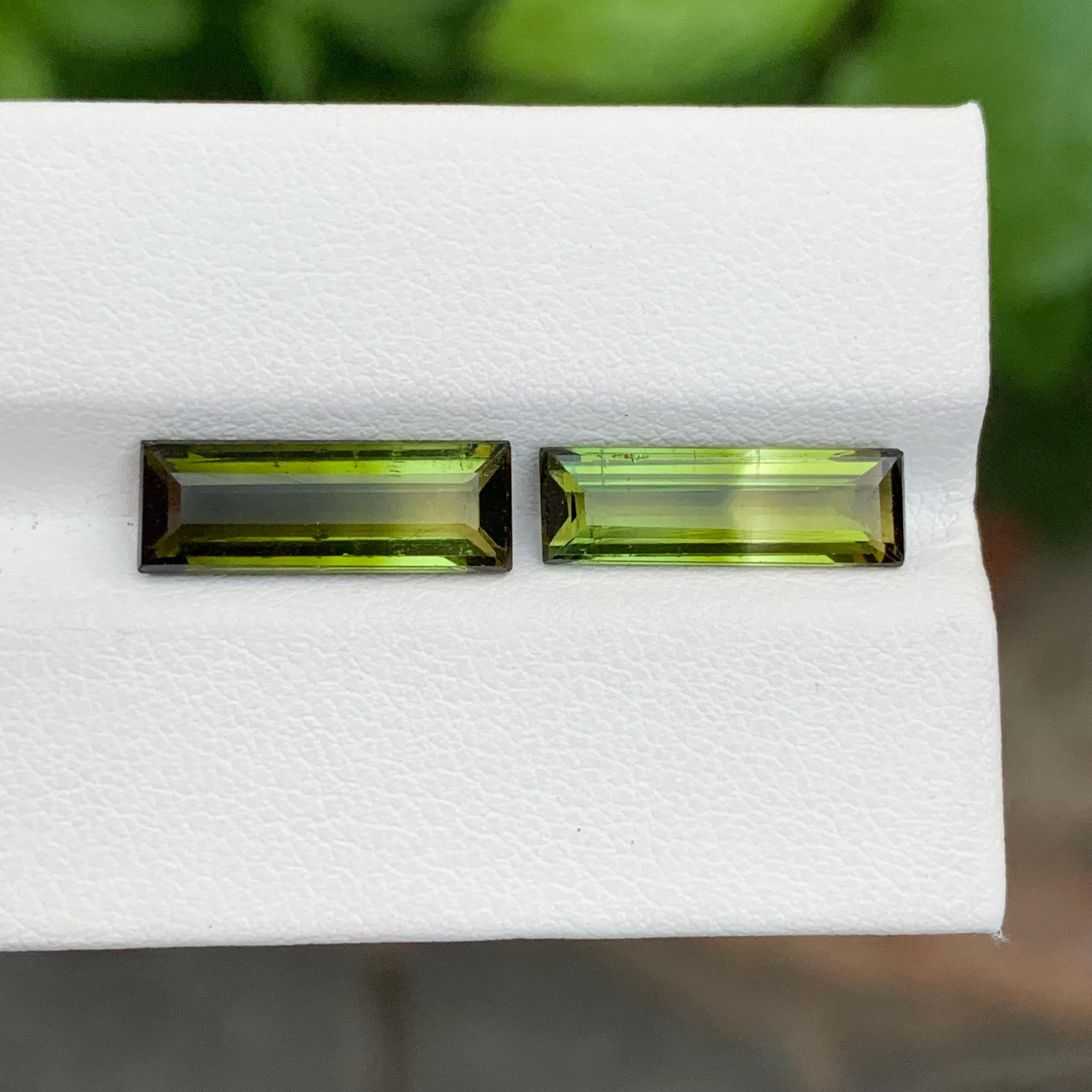 Tourmaline naturelle non sertie bicolore de 6.10 carats en forme d'émeraude pour bijoux en vente 4