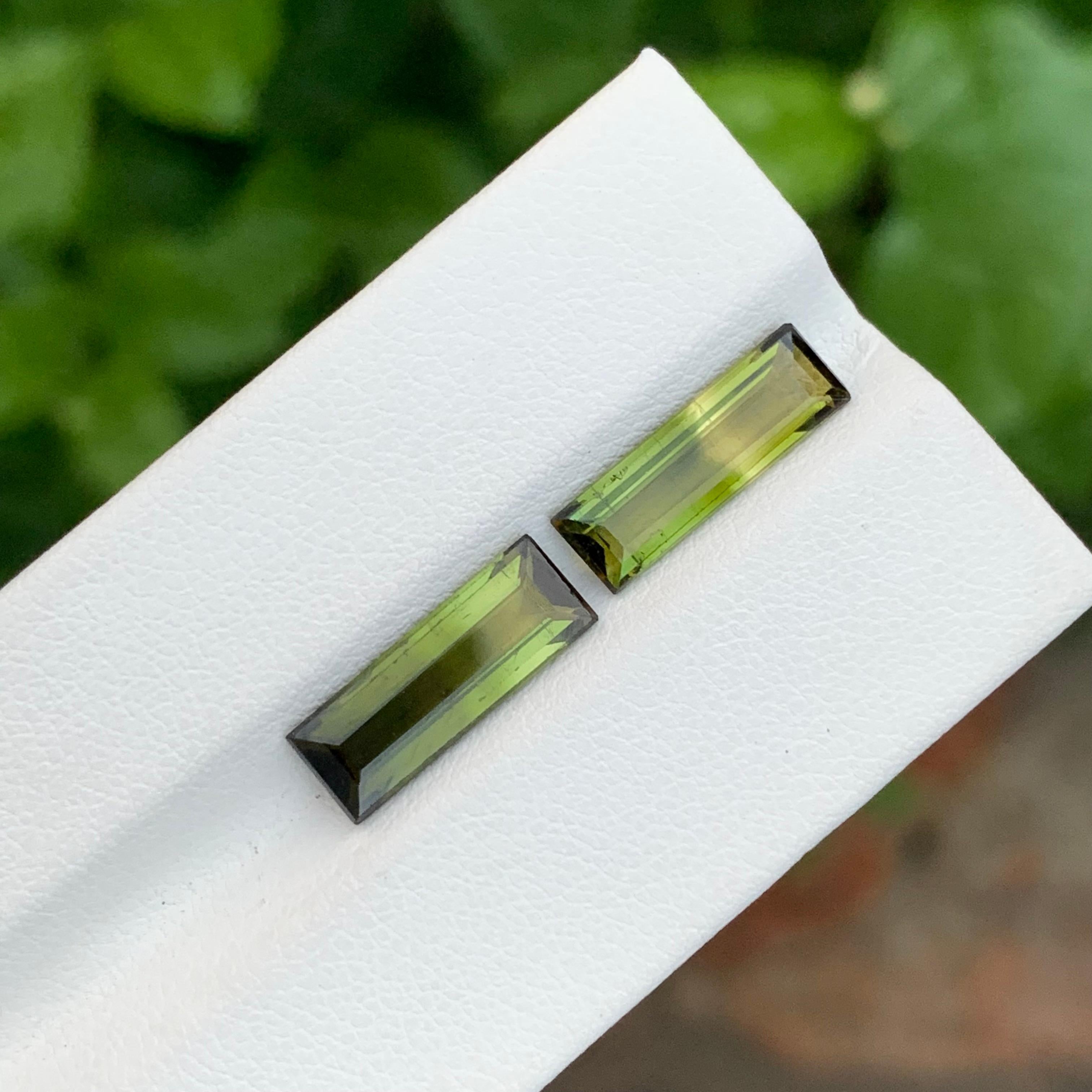 Taille émeraude Tourmaline naturelle non sertie bicolore de 6.10 carats en forme d'émeraude pour bijoux en vente