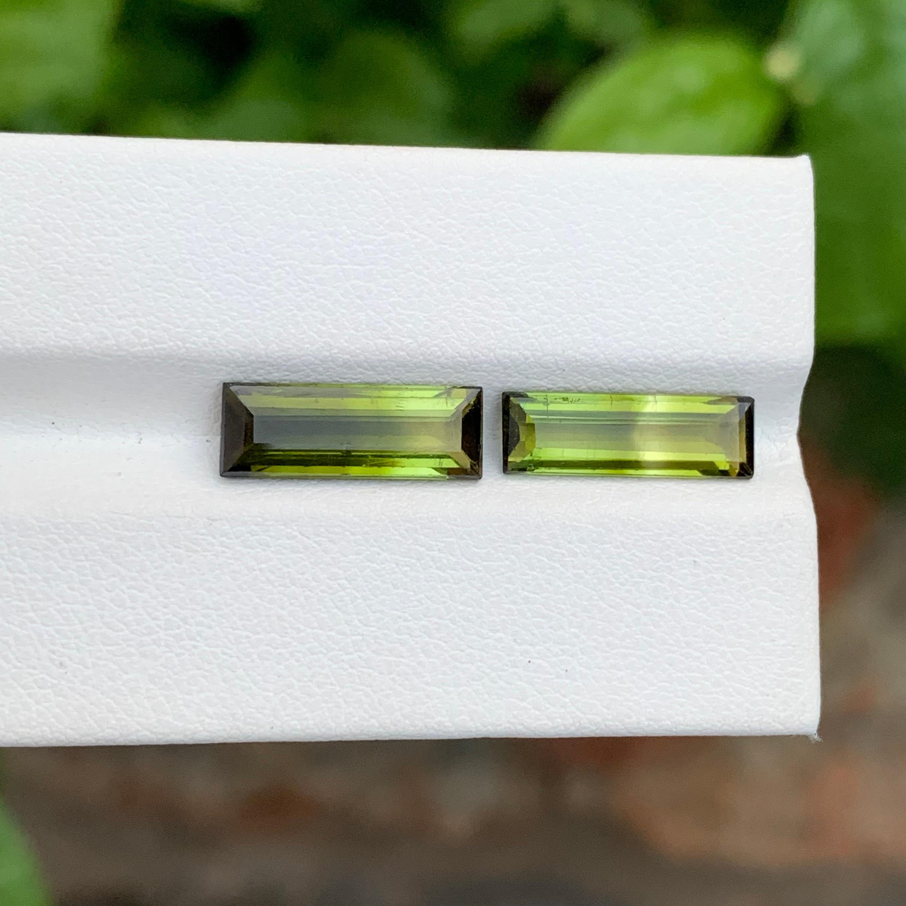 Tourmaline naturelle non sertie bicolore de 6.10 carats en forme d'émeraude pour bijoux Unisexe en vente