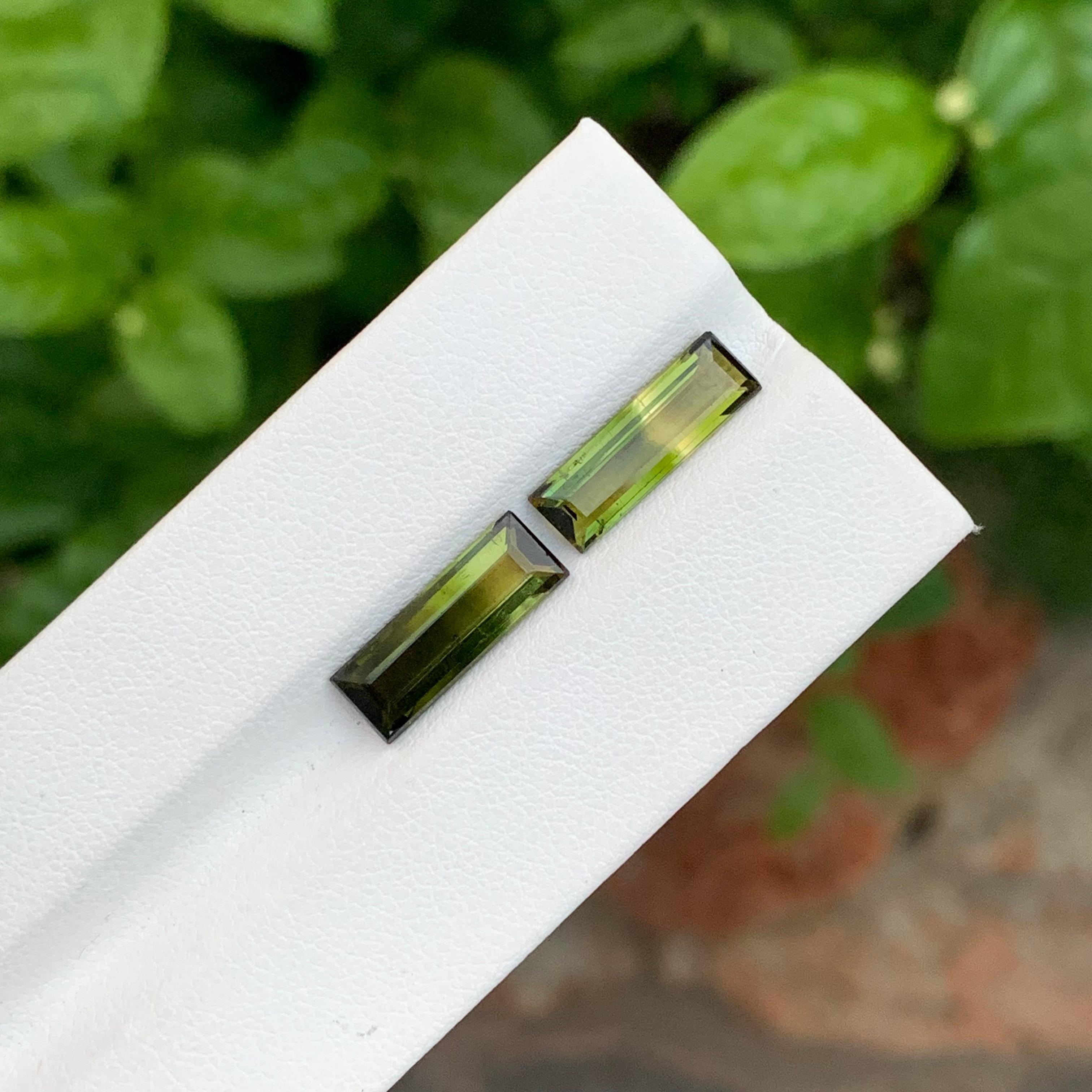 Tourmaline naturelle non sertie bicolore de 6.10 carats en forme d'émeraude pour bijoux en vente 3