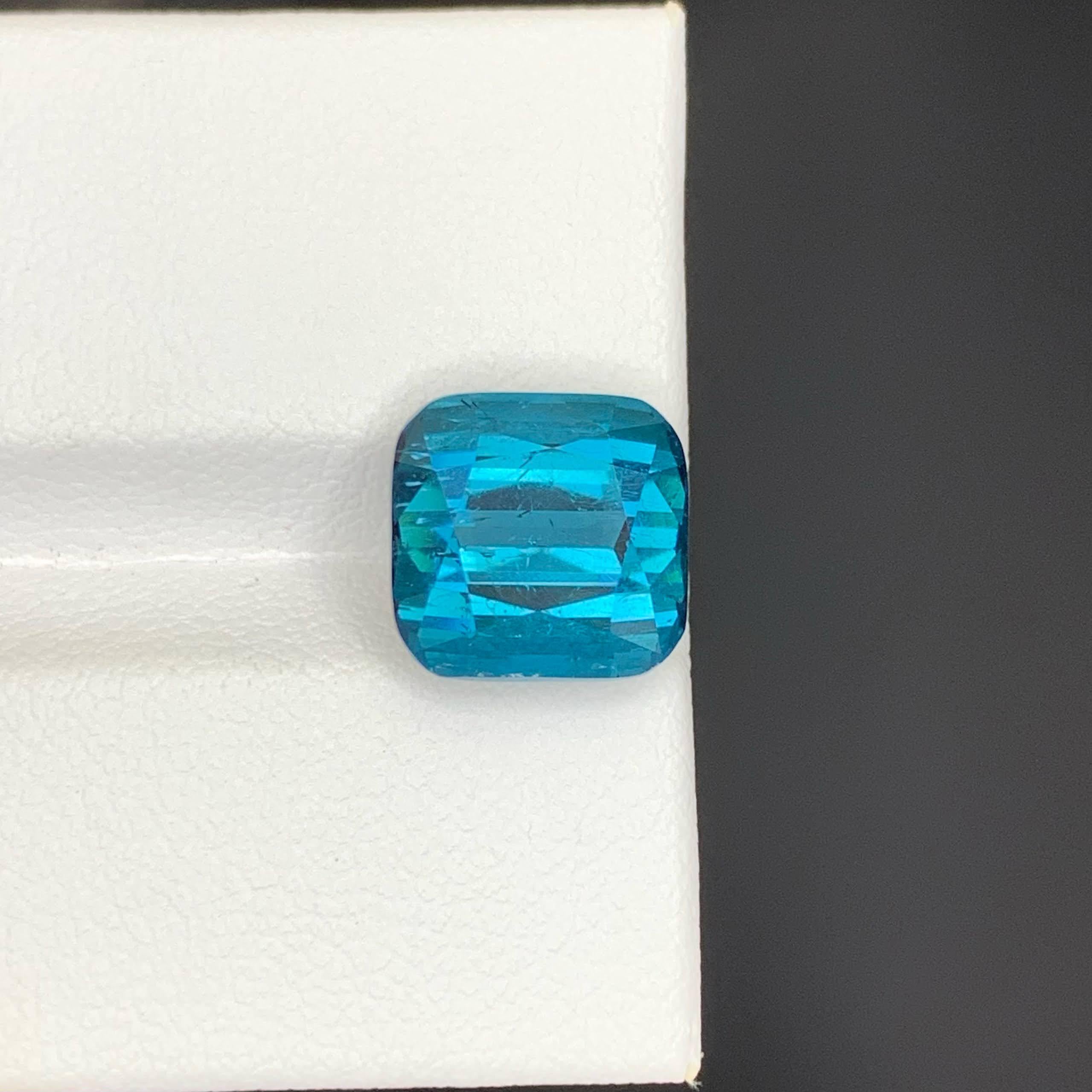 Peso 6,10 carati 
Dimensioni 9,9x9,6x8,1 mm
Trattamento Nessuno 
Origine afgana 
Chiarezza VVS 
Forma taglio cuscino 




Questa tormalina blu laguna naturale da 6,10 carati presenta un'accattivante miscela di sfumature blu e verdi che riflettono la