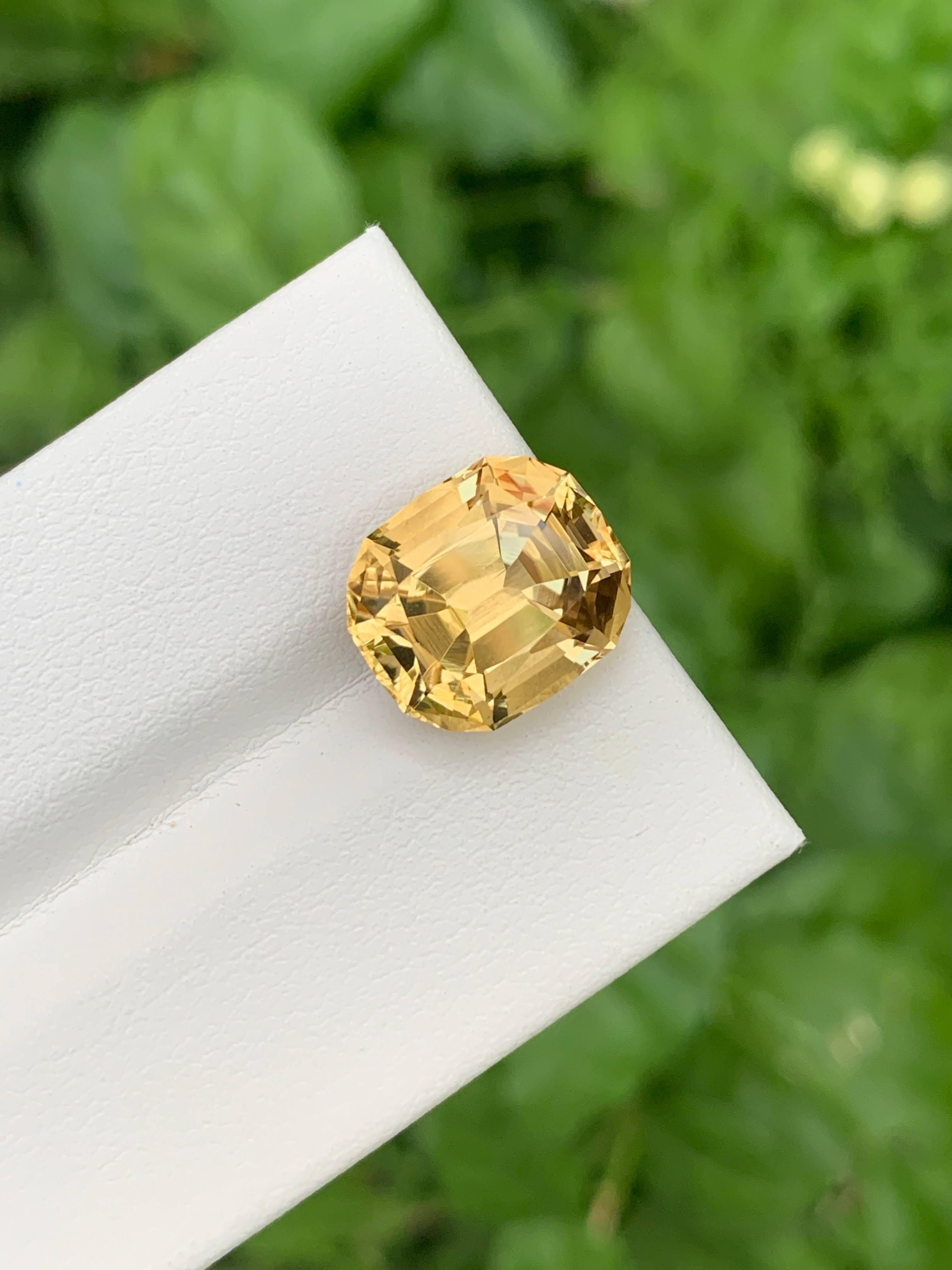 Moderno 6,10 Carati Nature Sciolto Giallo Dorato Citrino Taglio Cuscino Gemma Africana in vendita