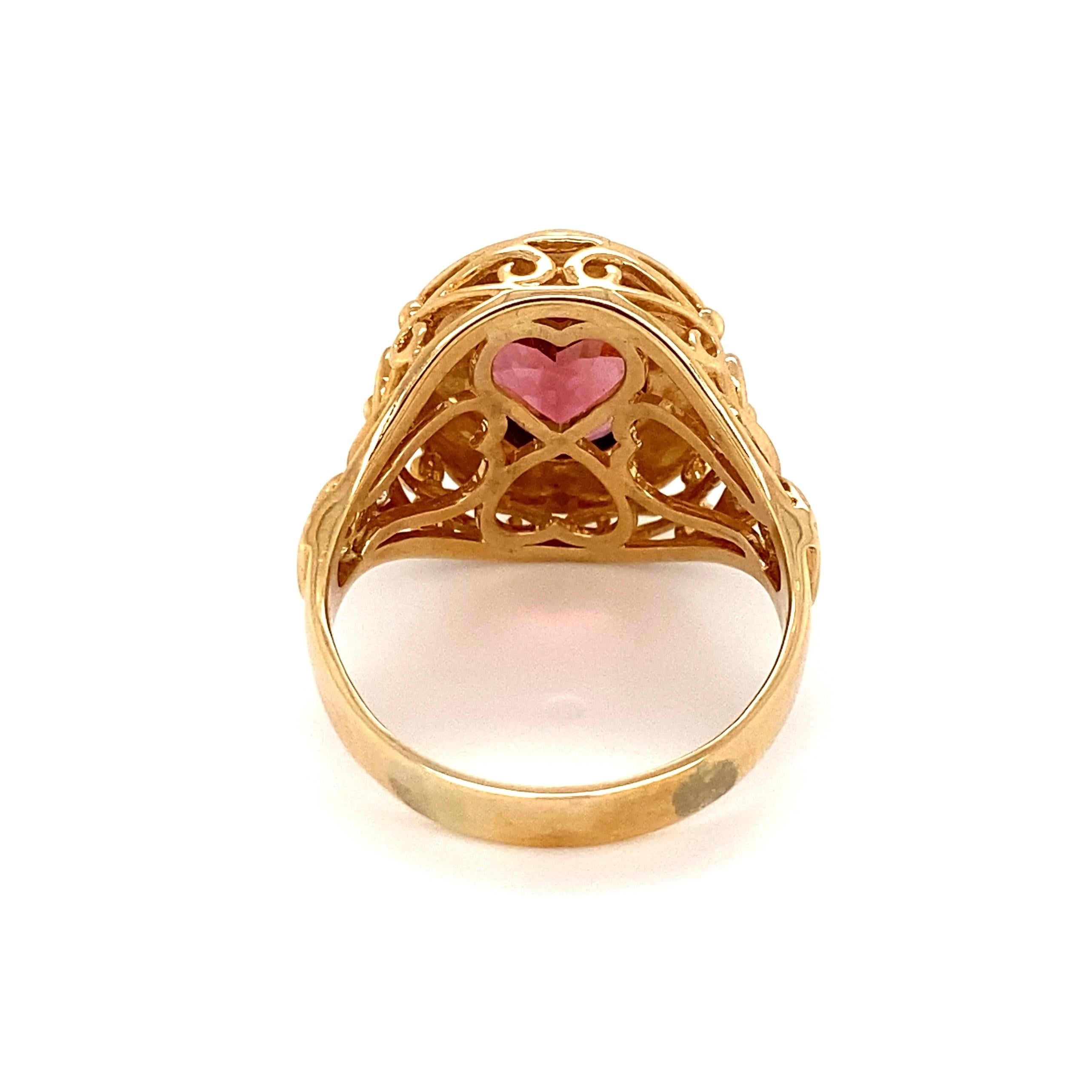 6.10 Carat Oval Pink Tourmaline and Diamond Gold Cocktail Ring In Excellent Condition For Sale In Montreal, QC