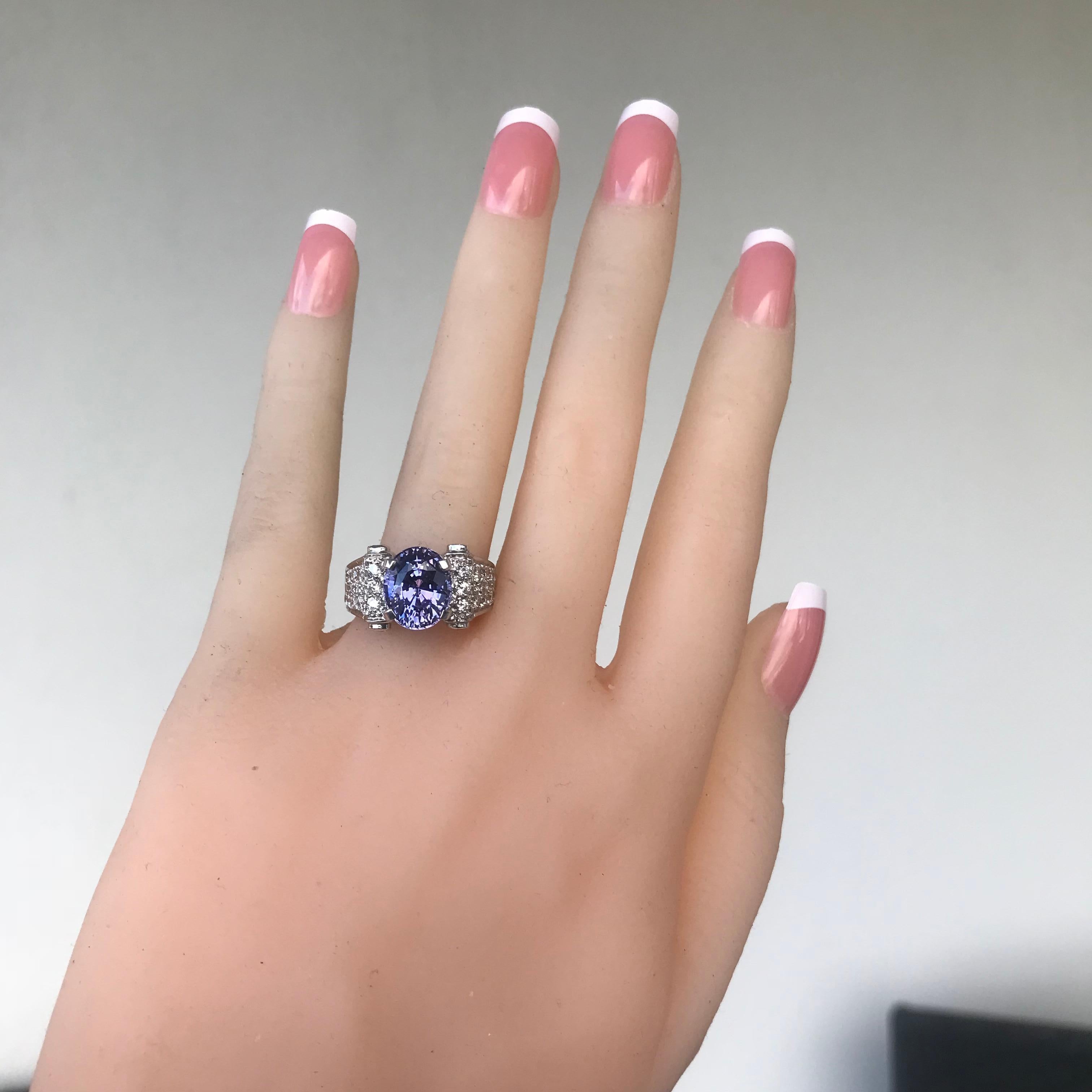 6,10 Karat TW Violetter Saphir und Diamantring (Moderne) im Angebot