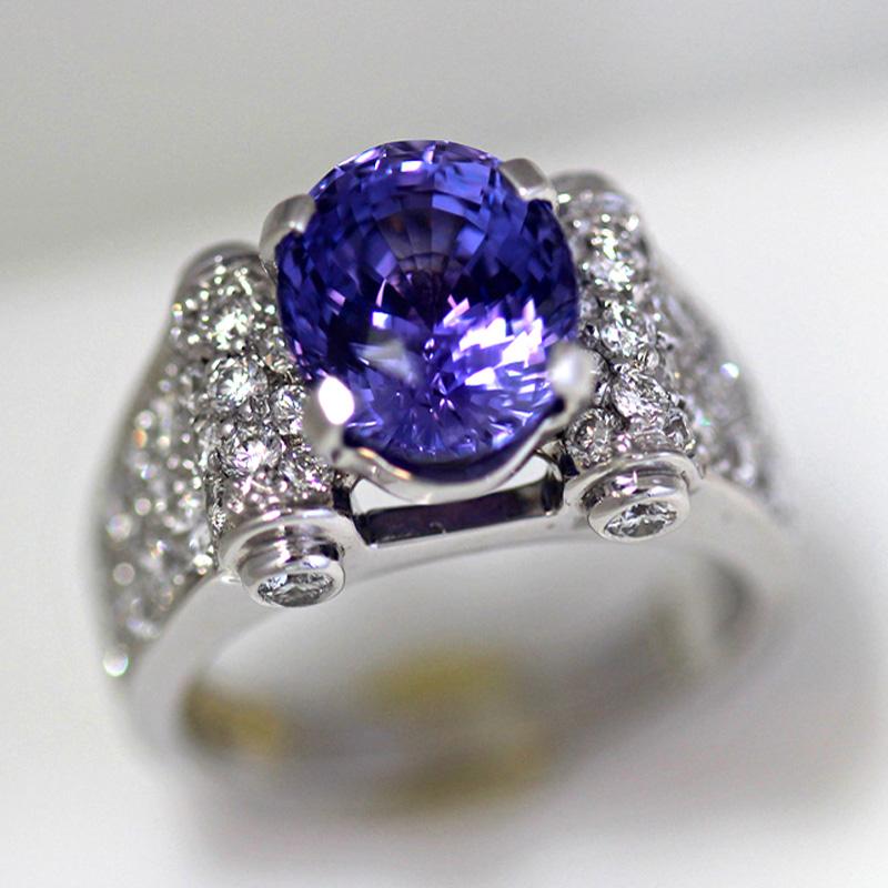 6,10 Karat TW Violetter Saphir und Diamantring im Zustand „Neu“ im Angebot in West Hollywood, CA