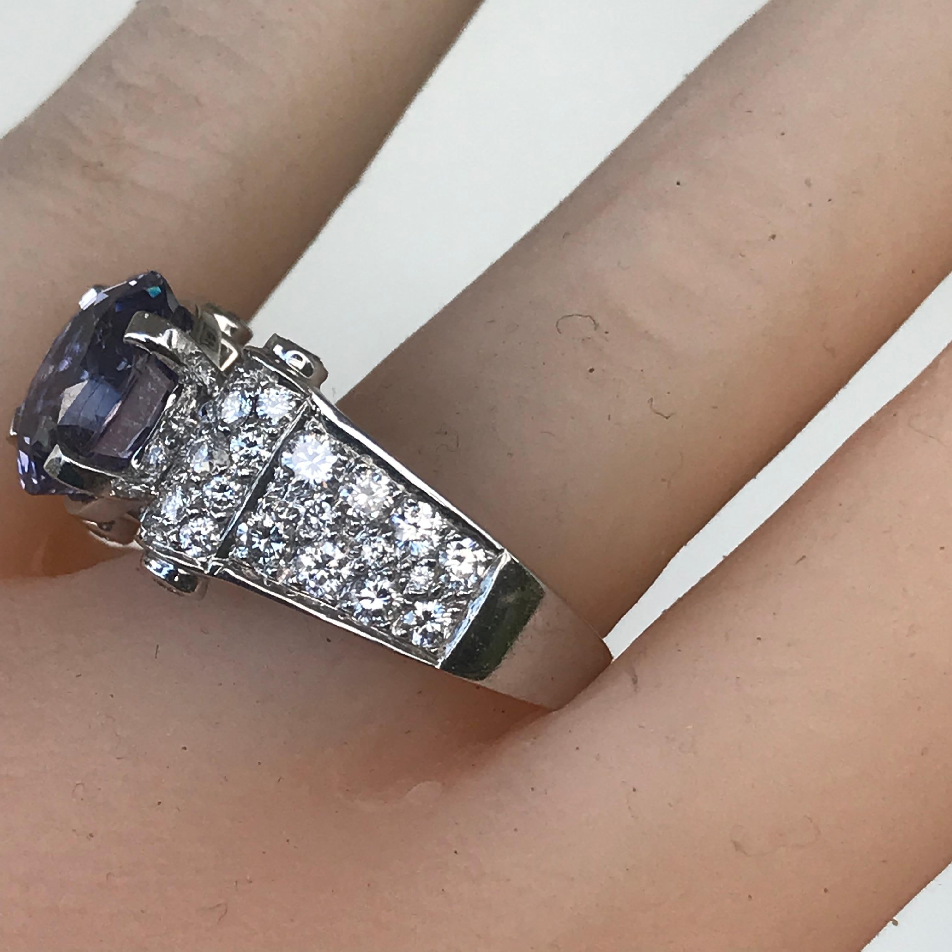 6,10 Karat TW Violetter Saphir und Diamantring im Angebot 2