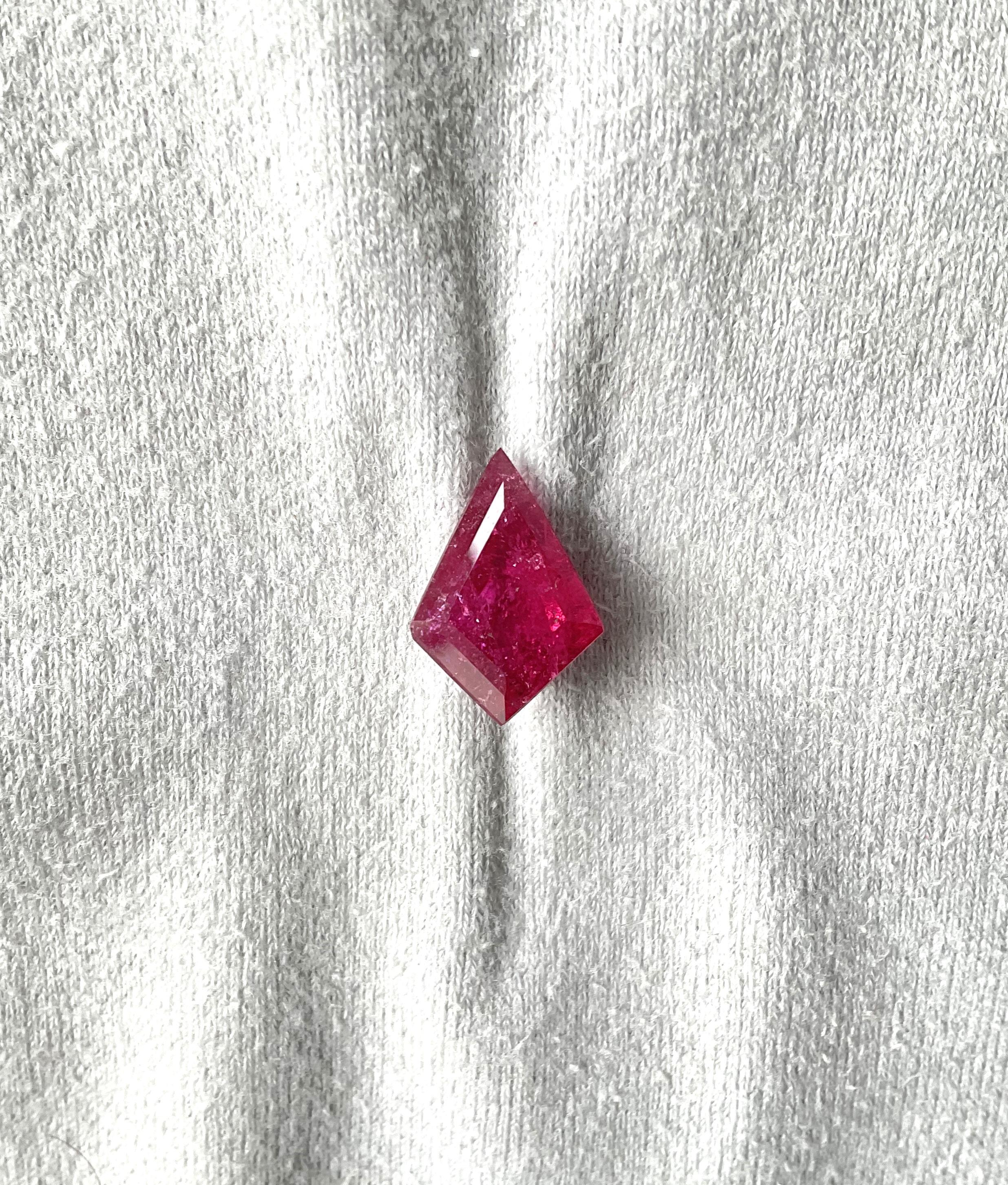 6.10 carats natural red rubellite tourmaline kite cut stone for jewelry gemstone

Gemstone - Rubellite Tourmaline
Weight - 6.10 carats
Size - 16.5x11.5x7 MM
Color - Red
Piece - 1
Shape - kite
