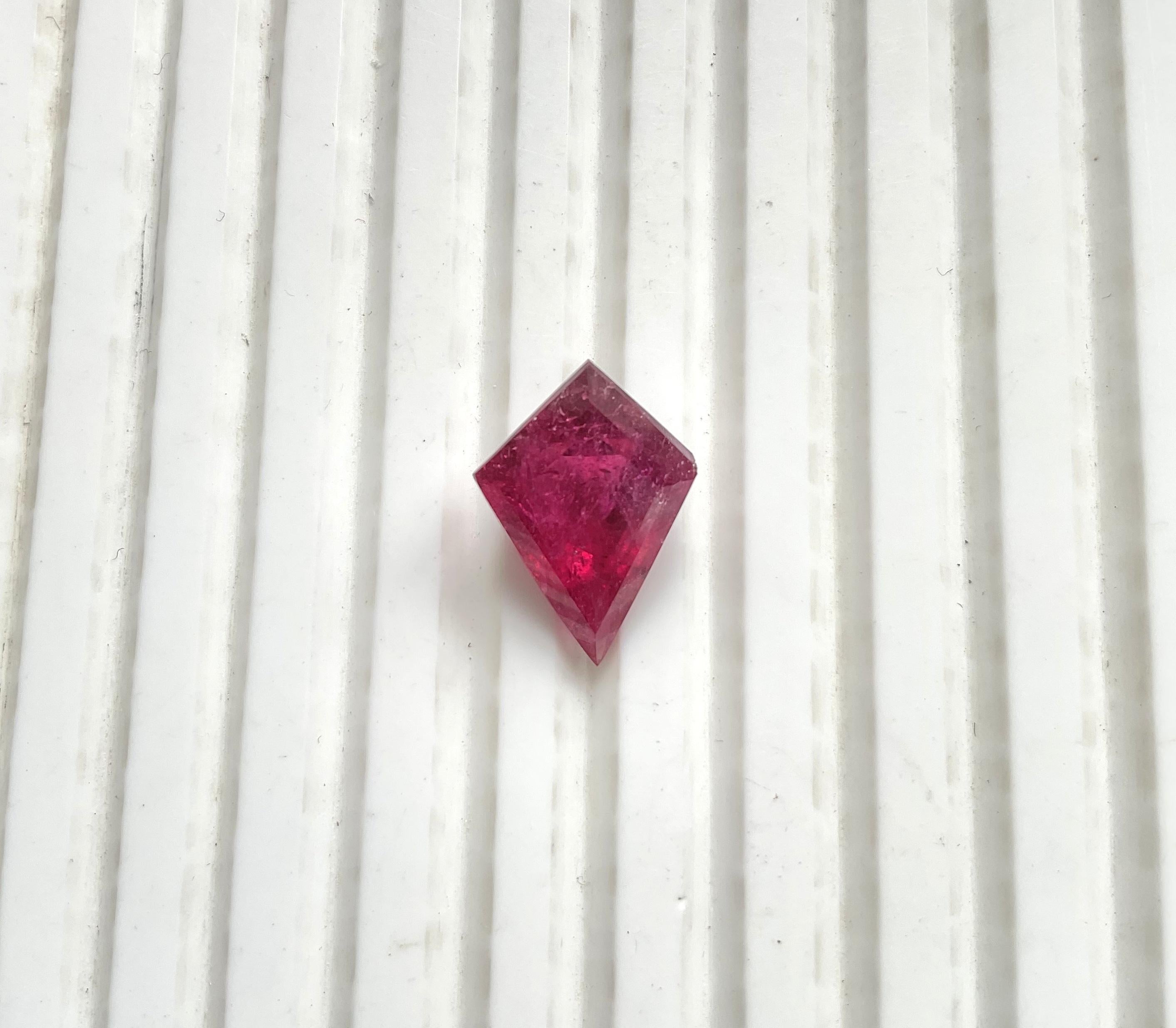 6.10 carats natural red rubellite tourmaline kite cut stone for jewelry gemstone In New Condition For Sale In Jaipur, RJ