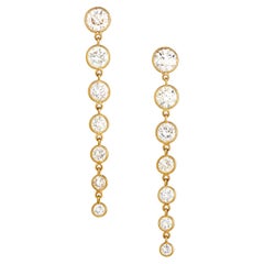 Boucles d'oreilles graduées en or jaune 18 carats avec diamants d'un poids total de 6,10 carats